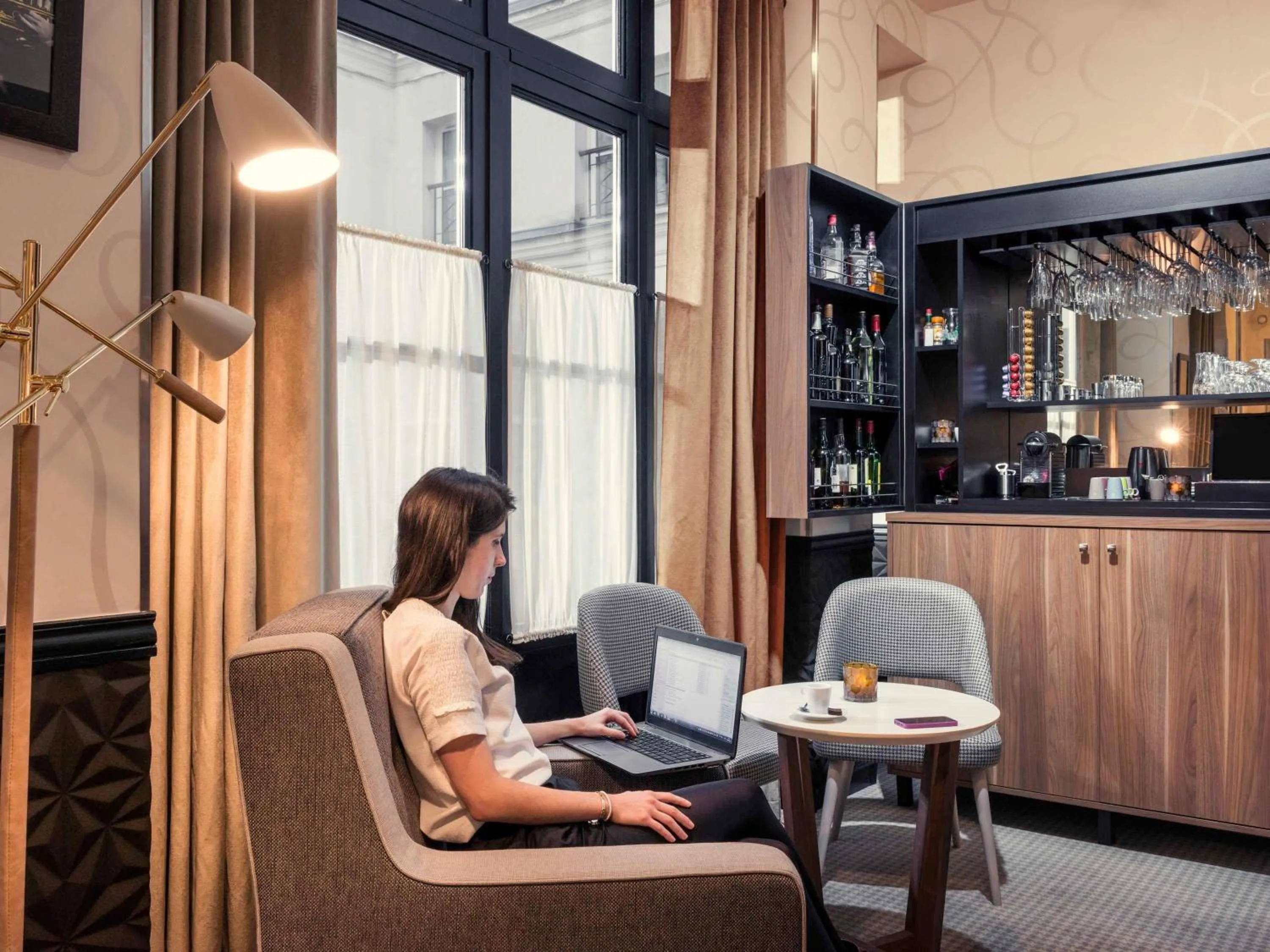 Lounge or bar in Mercure Paris Opera Grands Boulevards