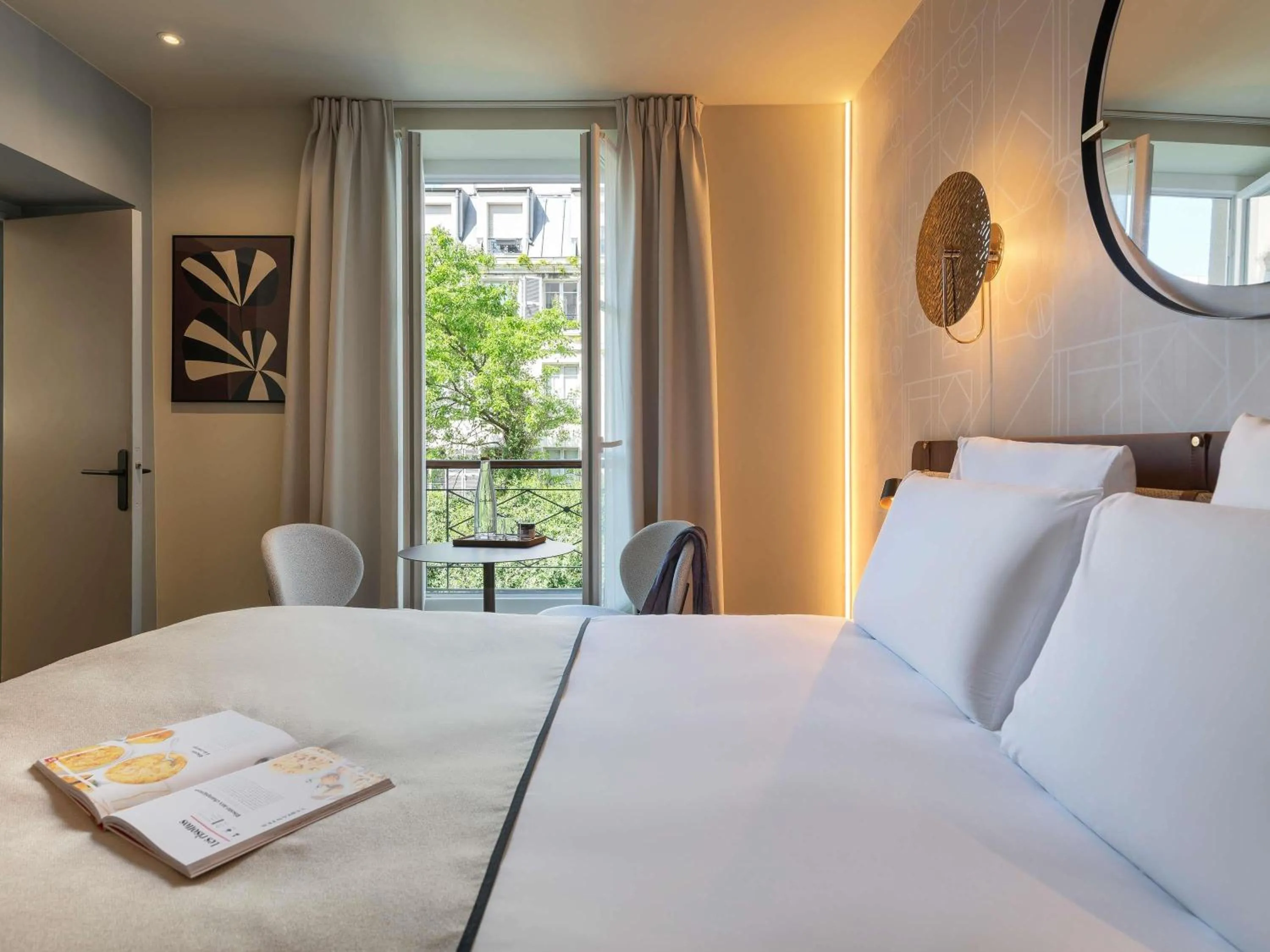 Bedroom, Bed in Mercure Paris Opera Grands Boulevards
