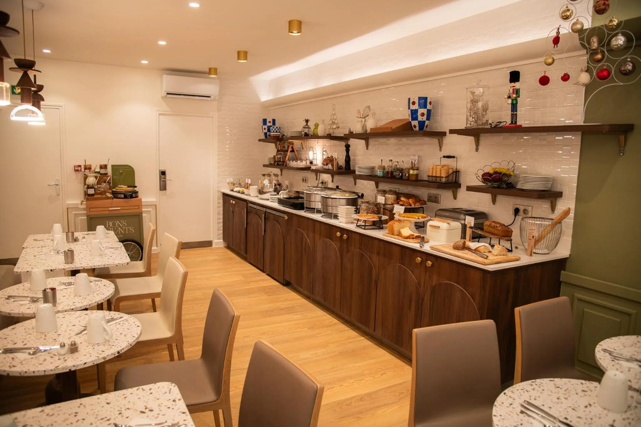 Breakfast in Mercure Paris Opera Grands Boulevards