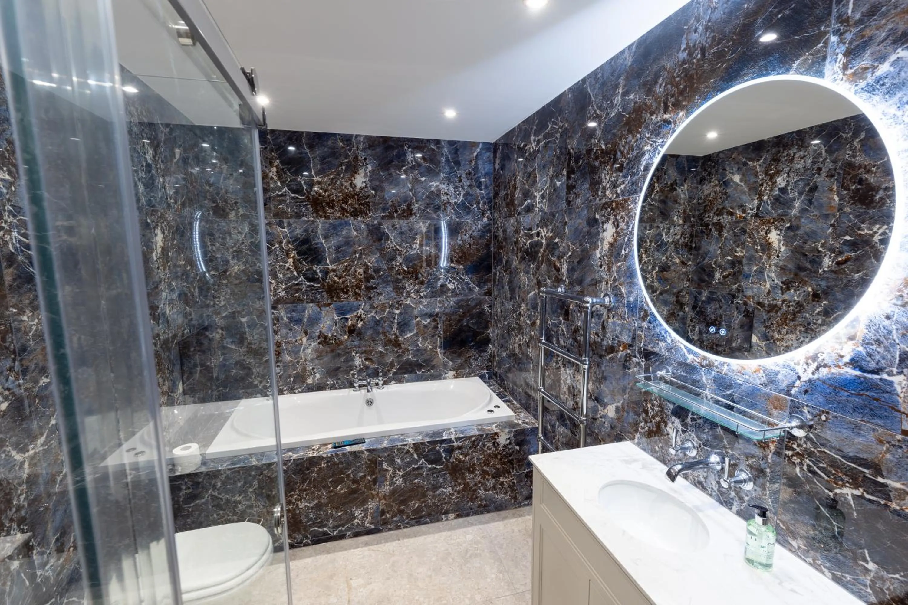 Bathroom in The Resolution Hotel