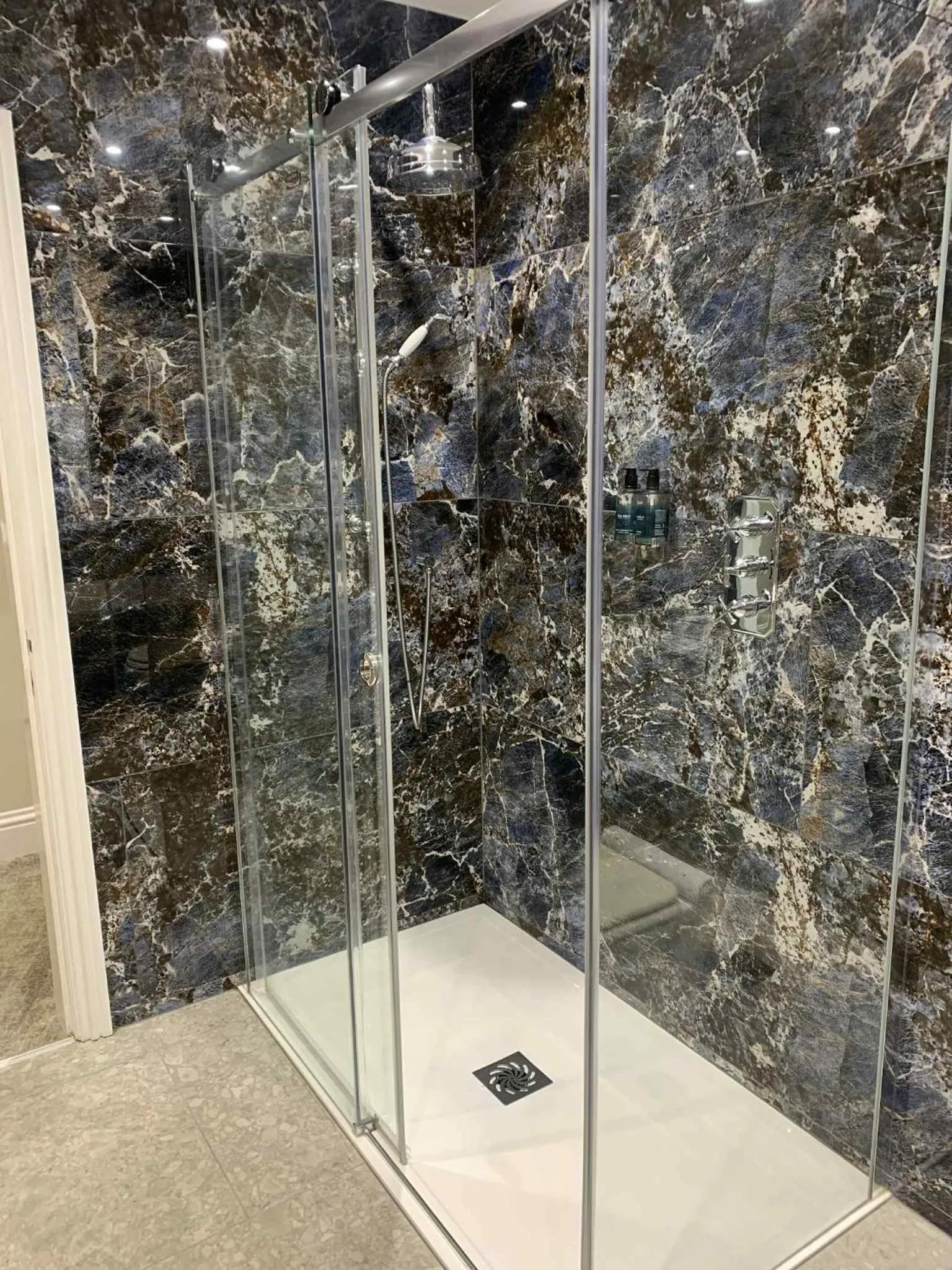 Shower in The Resolution Hotel