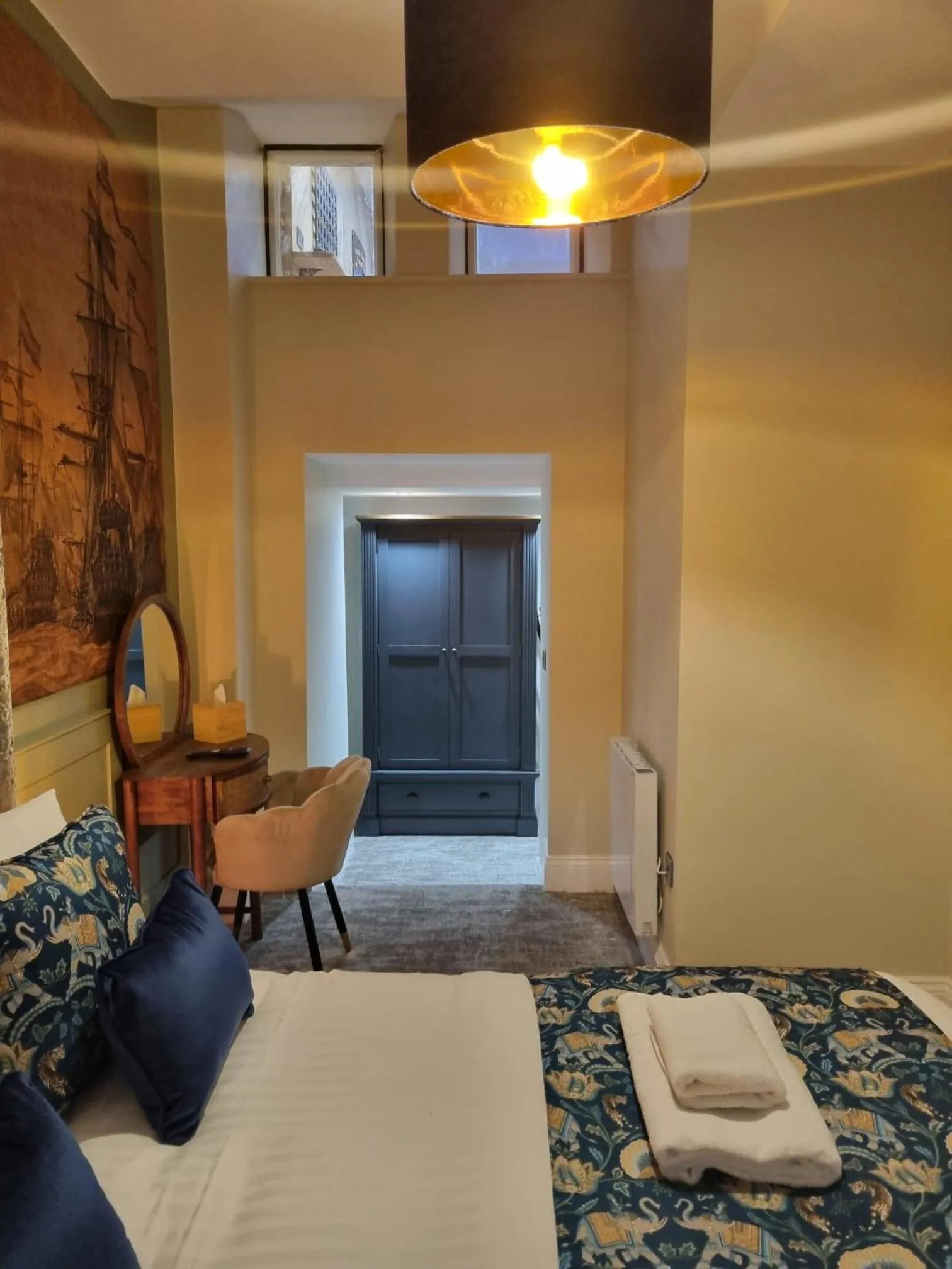 Bedroom, Bed in The Resolution Hotel