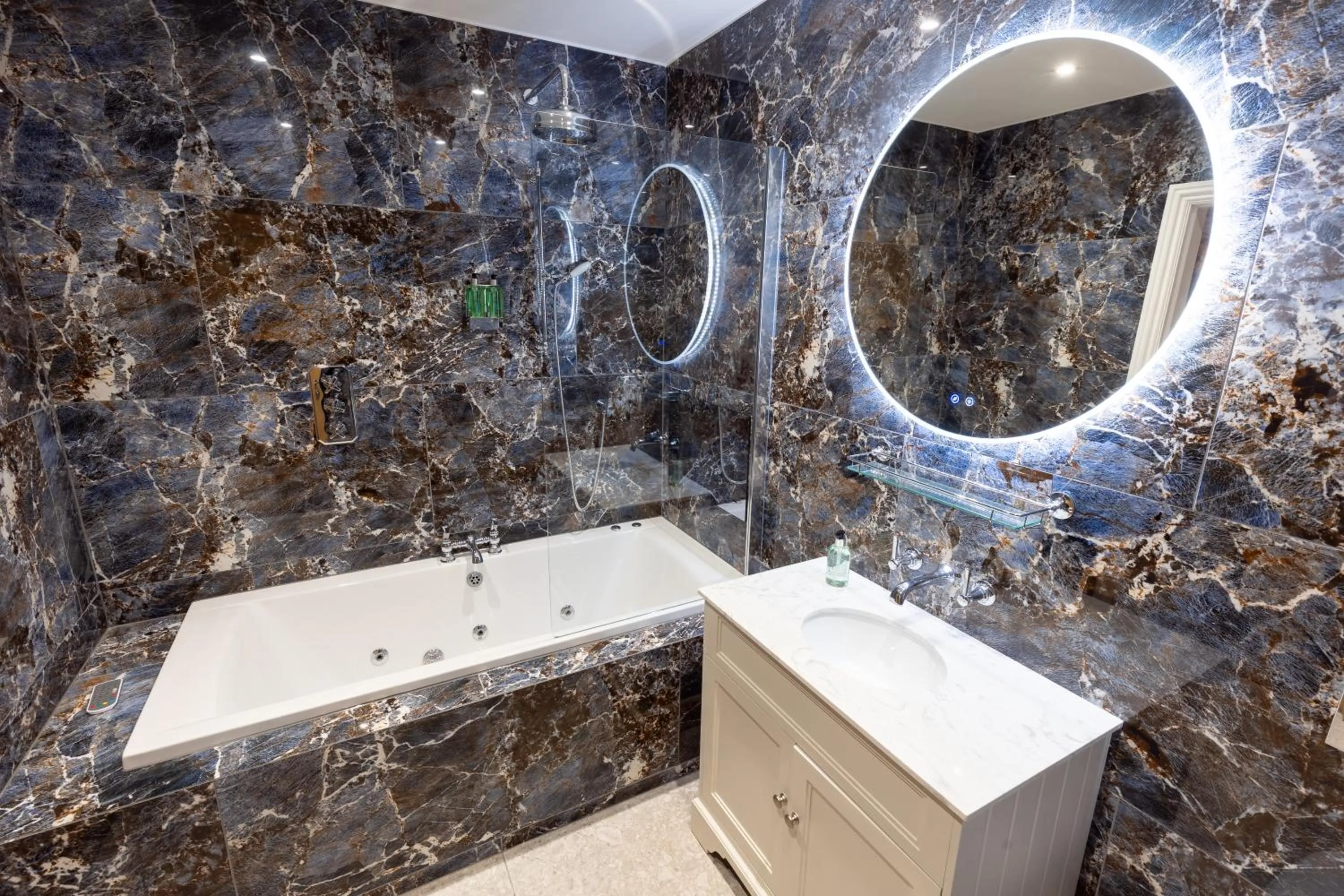 Bath in The Resolution Hotel