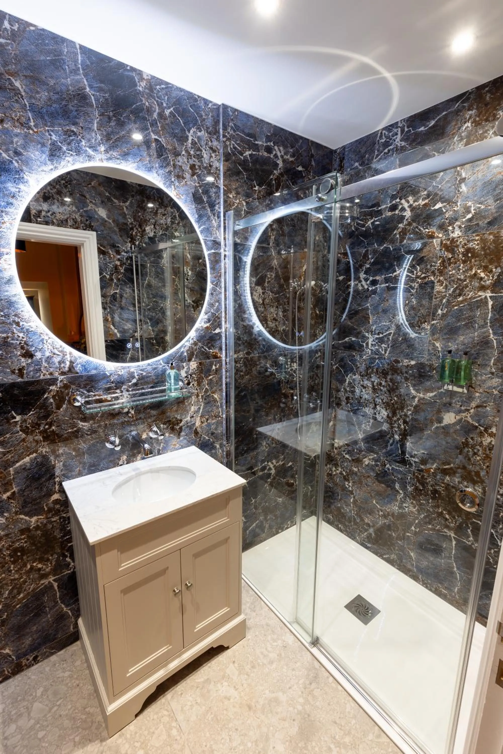 Bathroom in The Resolution Hotel