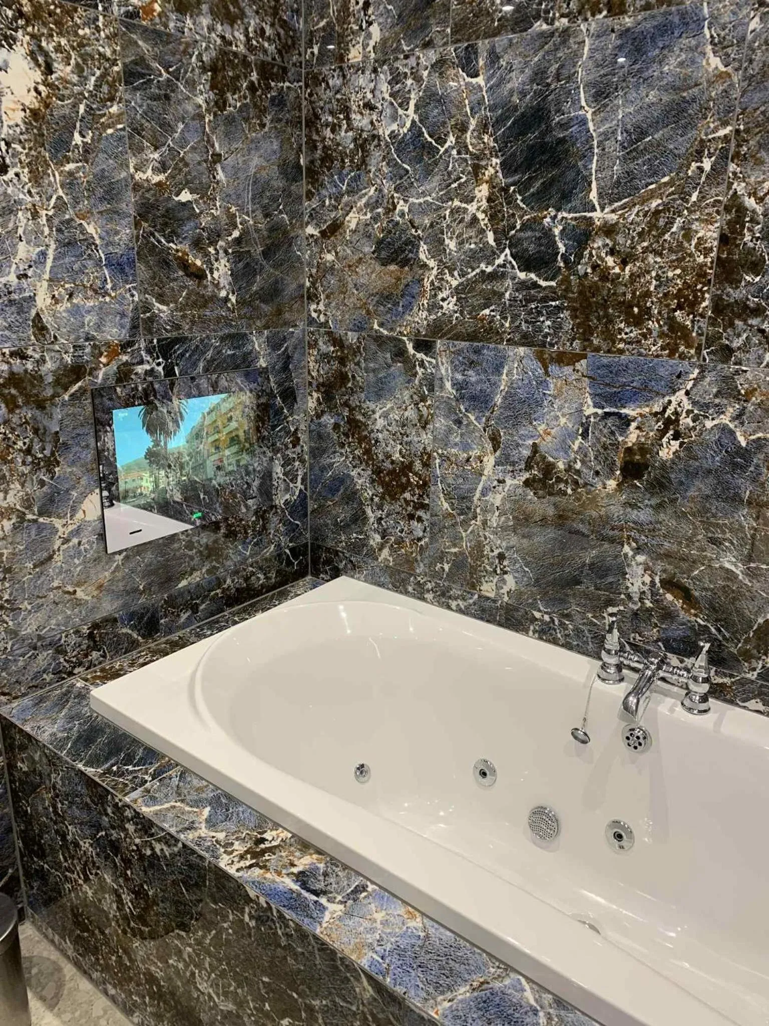 Bathroom in The Resolution Hotel