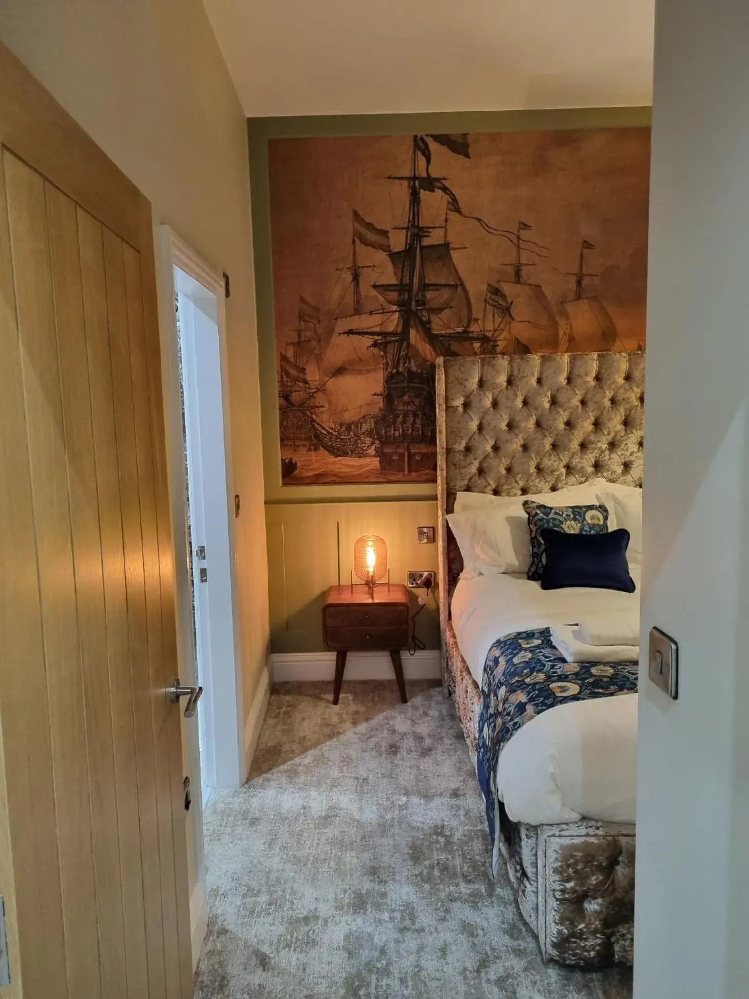 James Cook Suite in The Resolution Hotel James Cook Suite in The Resolution Hotel