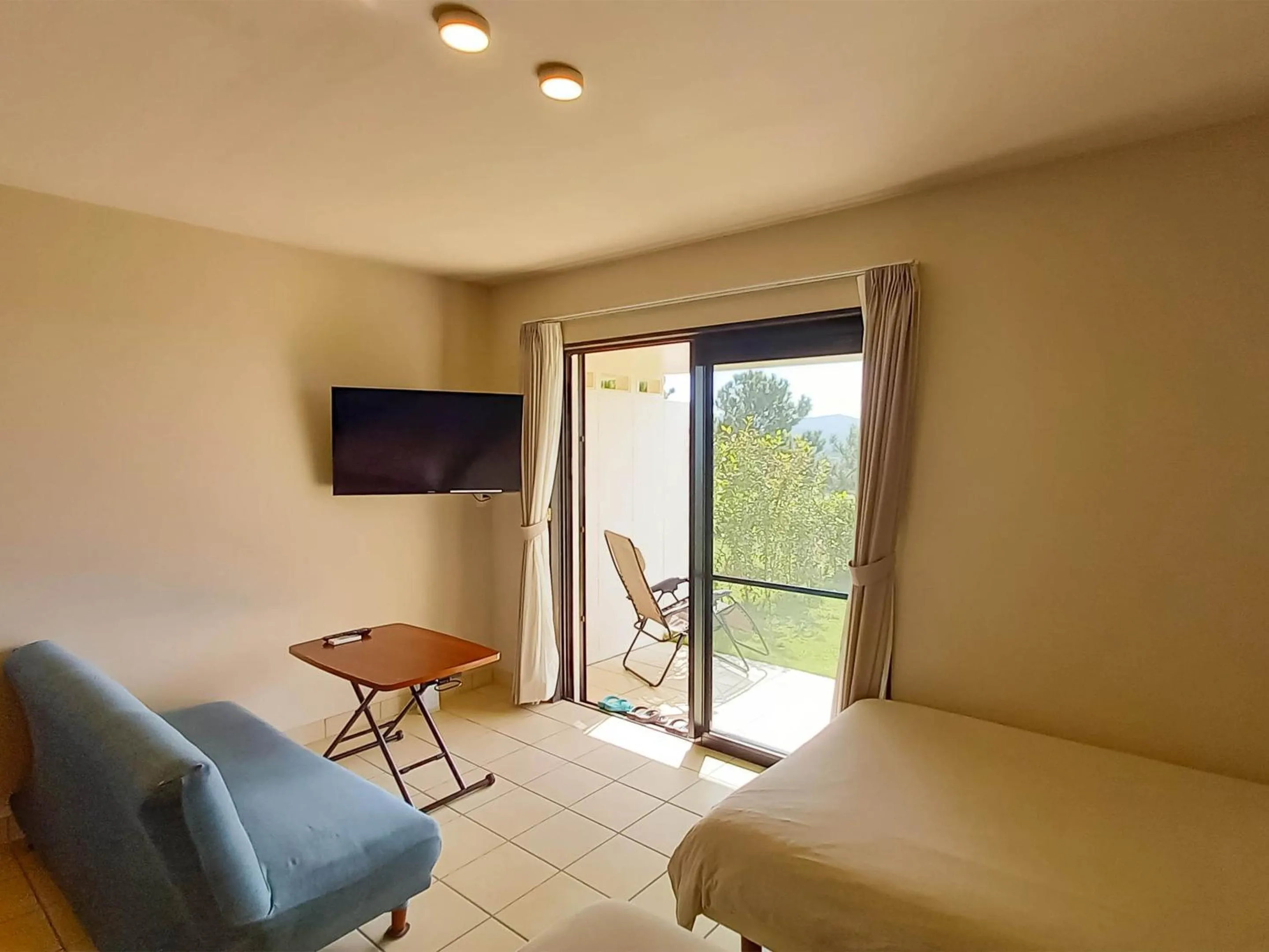 Photo of the whole room in terrace IRIOMOTEJIMA CONDOMINIUM