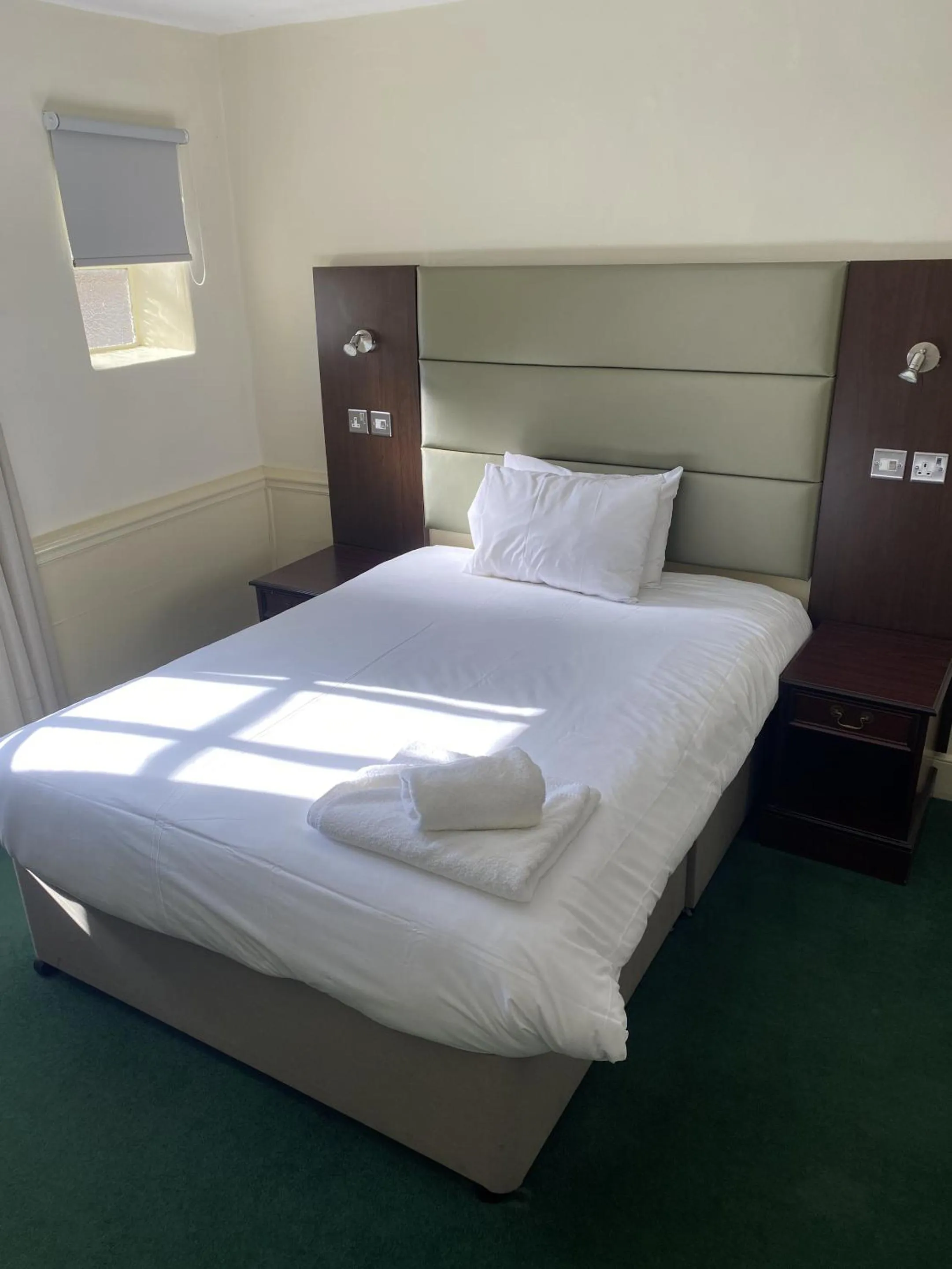 Bedroom, Bed in New Inn Hotel