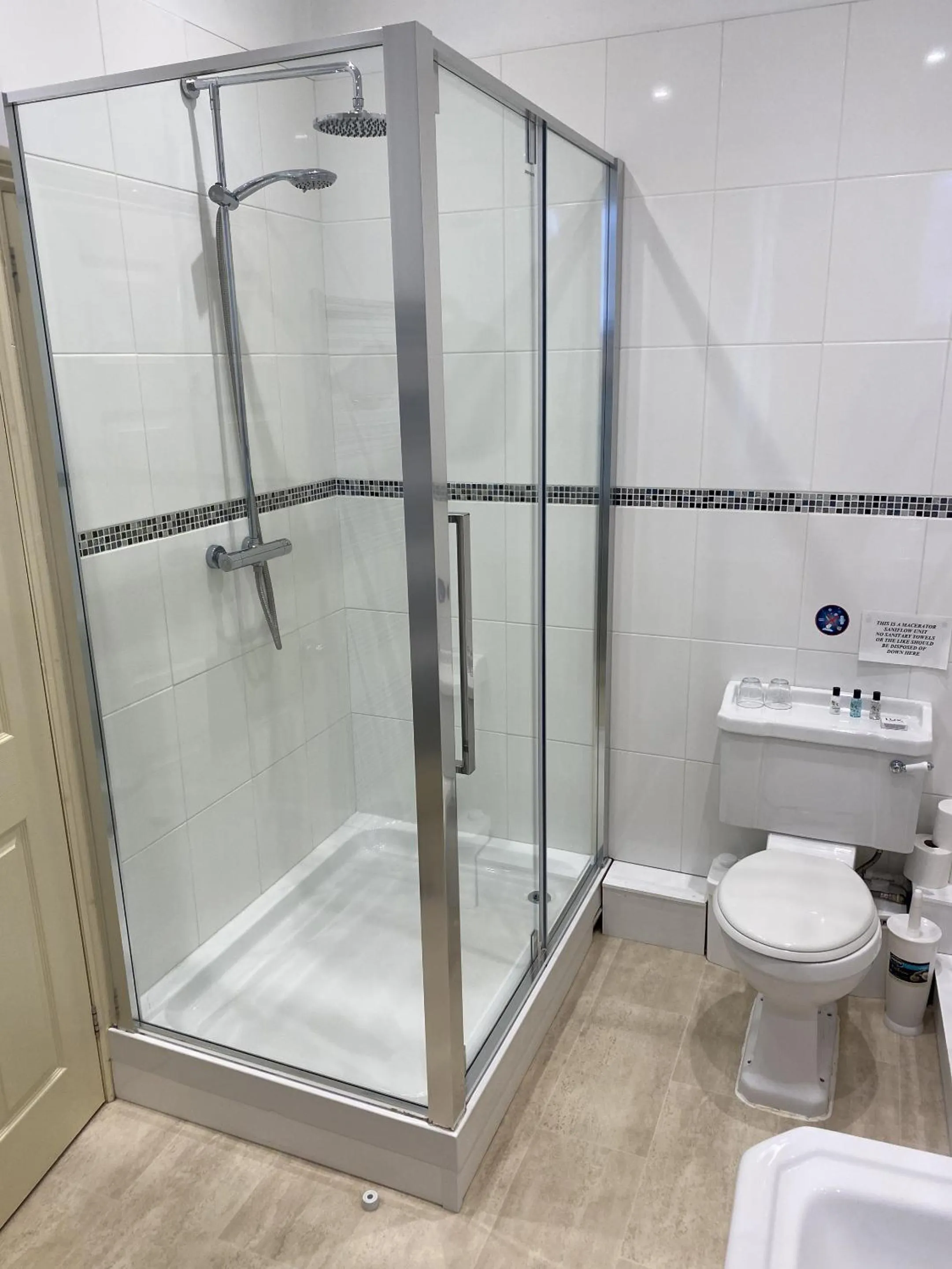 Bathroom in New Inn Hotel