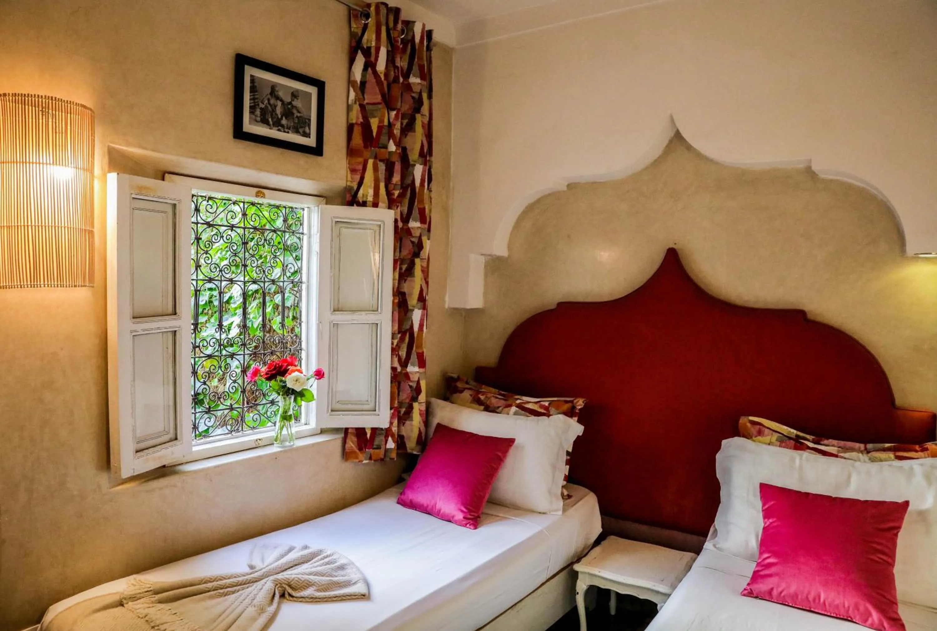 Property building, Bed in Riad les 2 Portes