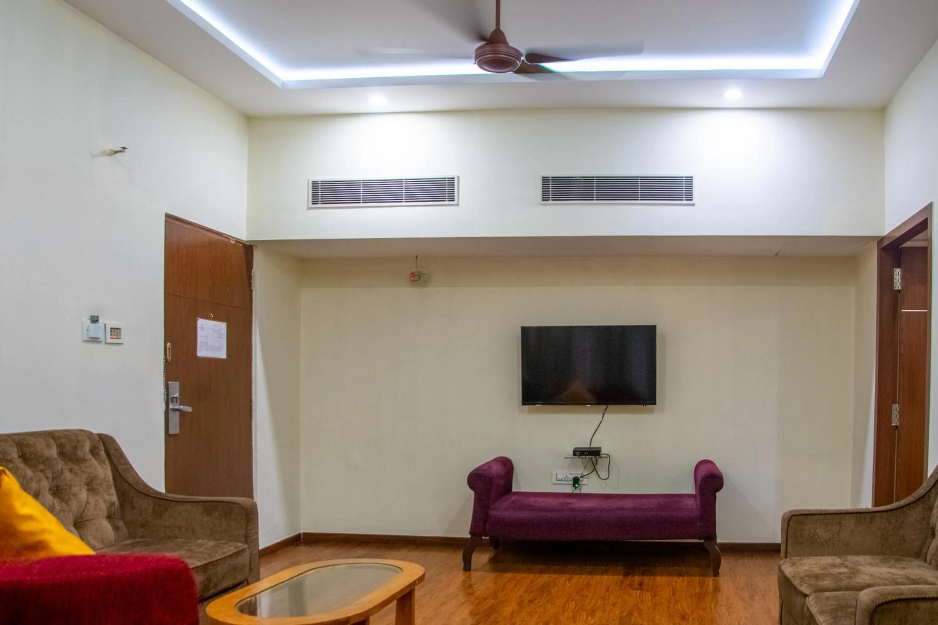 Seating area in Hotel Ramanashree Richmond