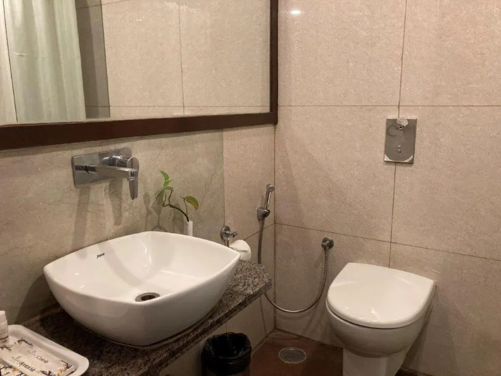 Bathroom in Hotel Ramanashree Richmond