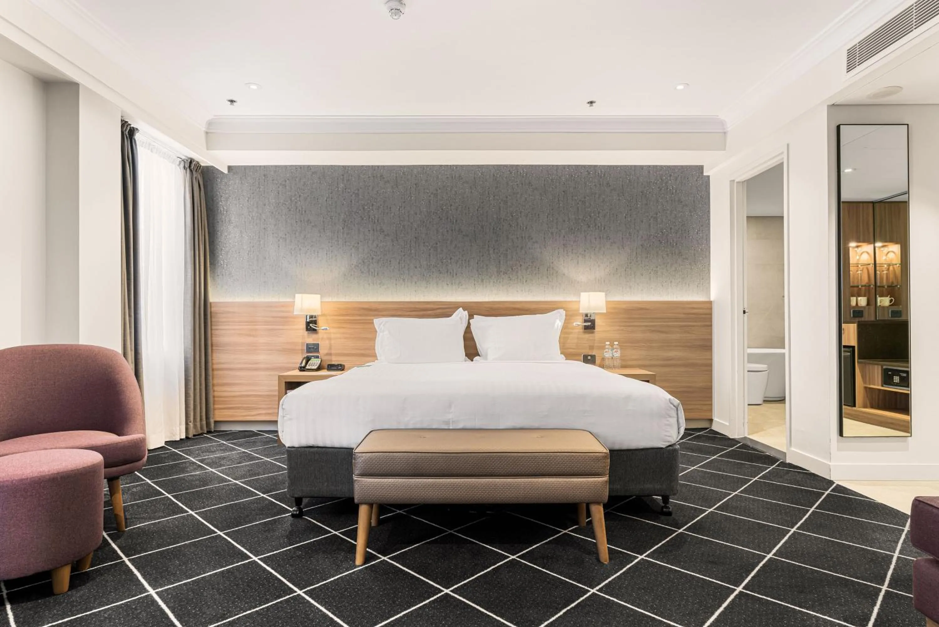 Photo of the whole room, Bed in Furama Darling Harbour