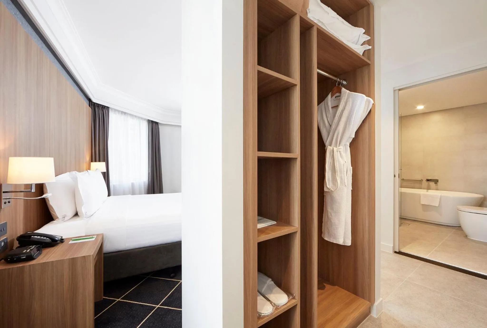 Bedroom, Bed in Furama Darling Harbour