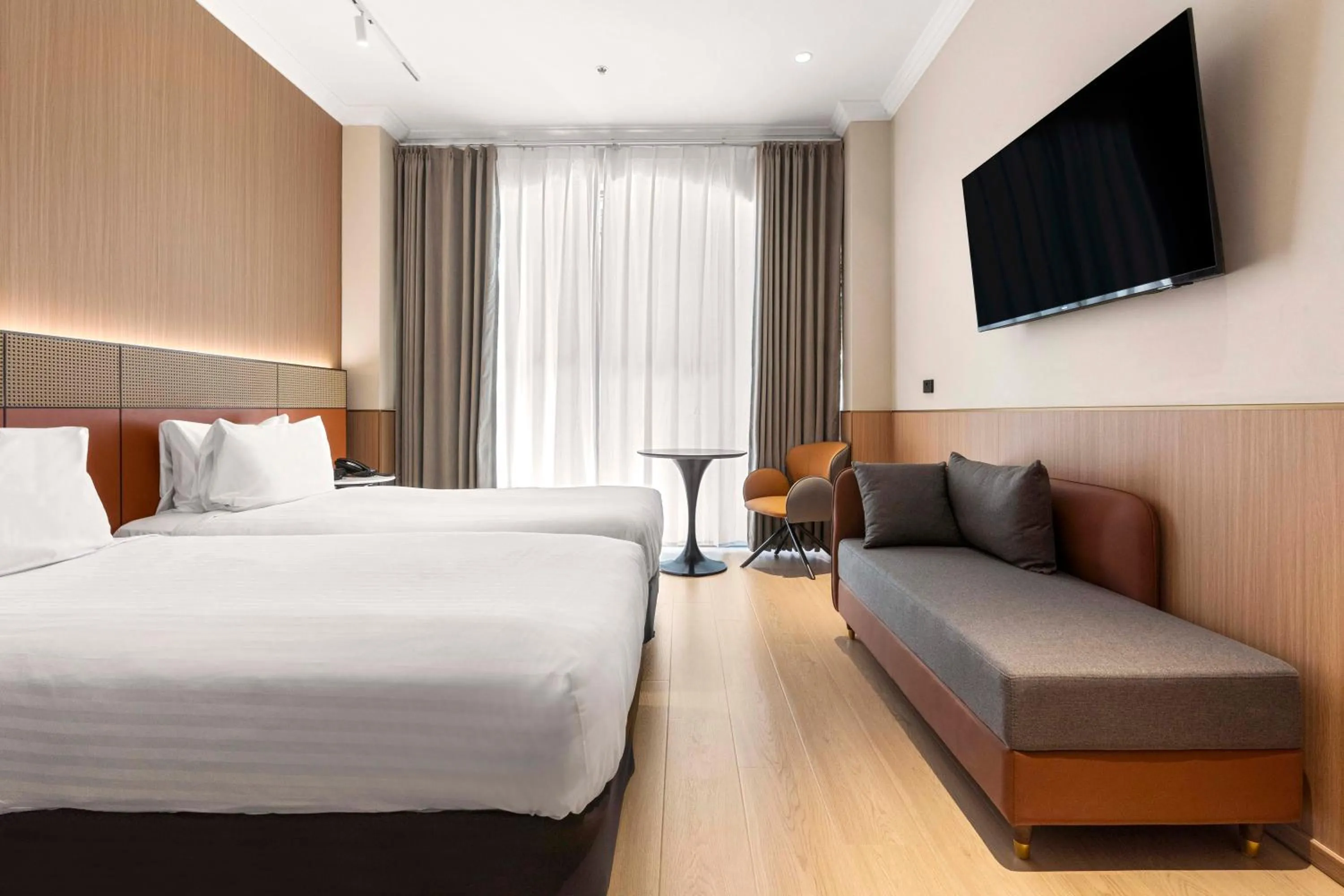 Bed in Furama Darling Harbour