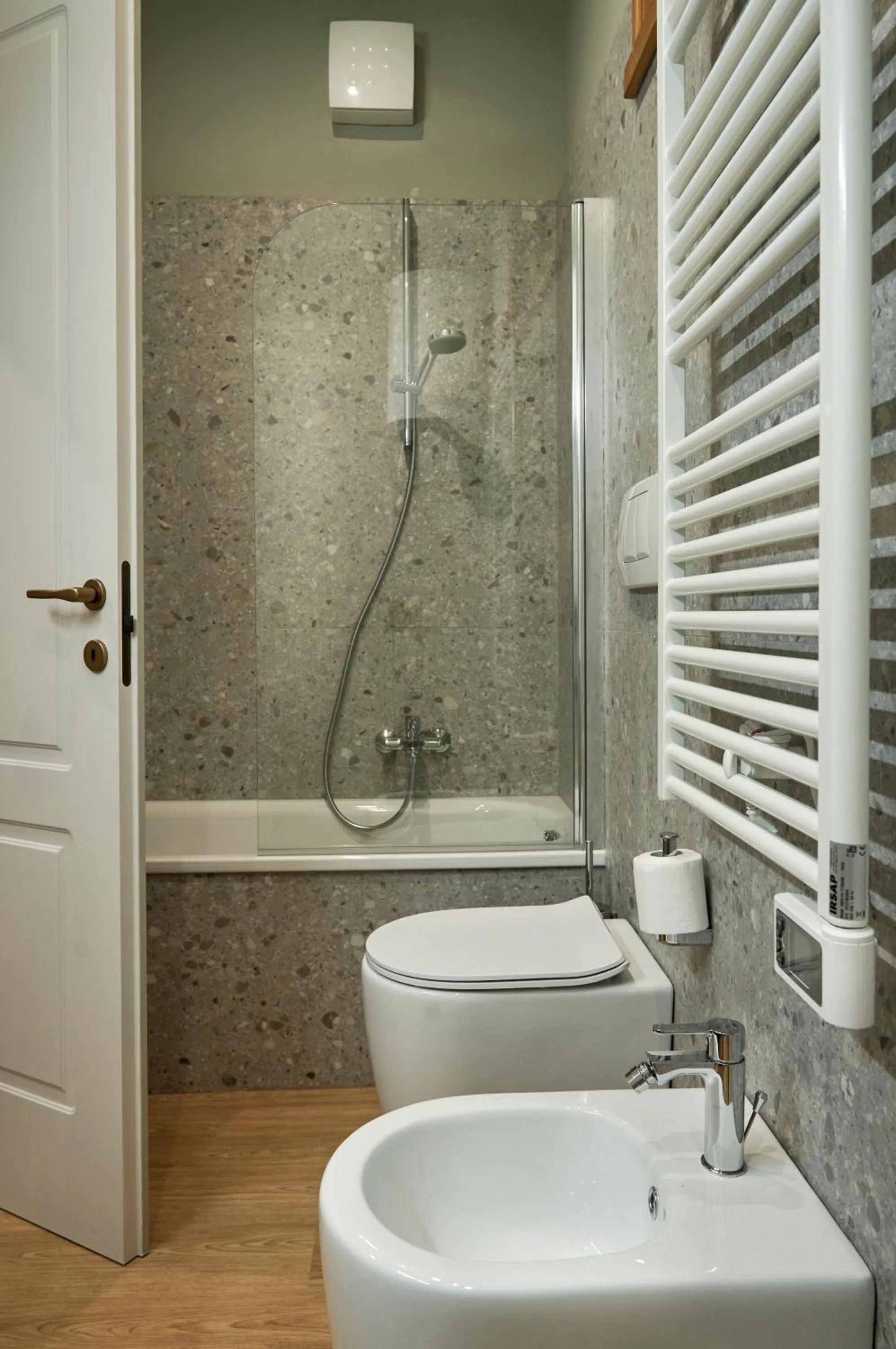 Toilet in Residence Leopoldo