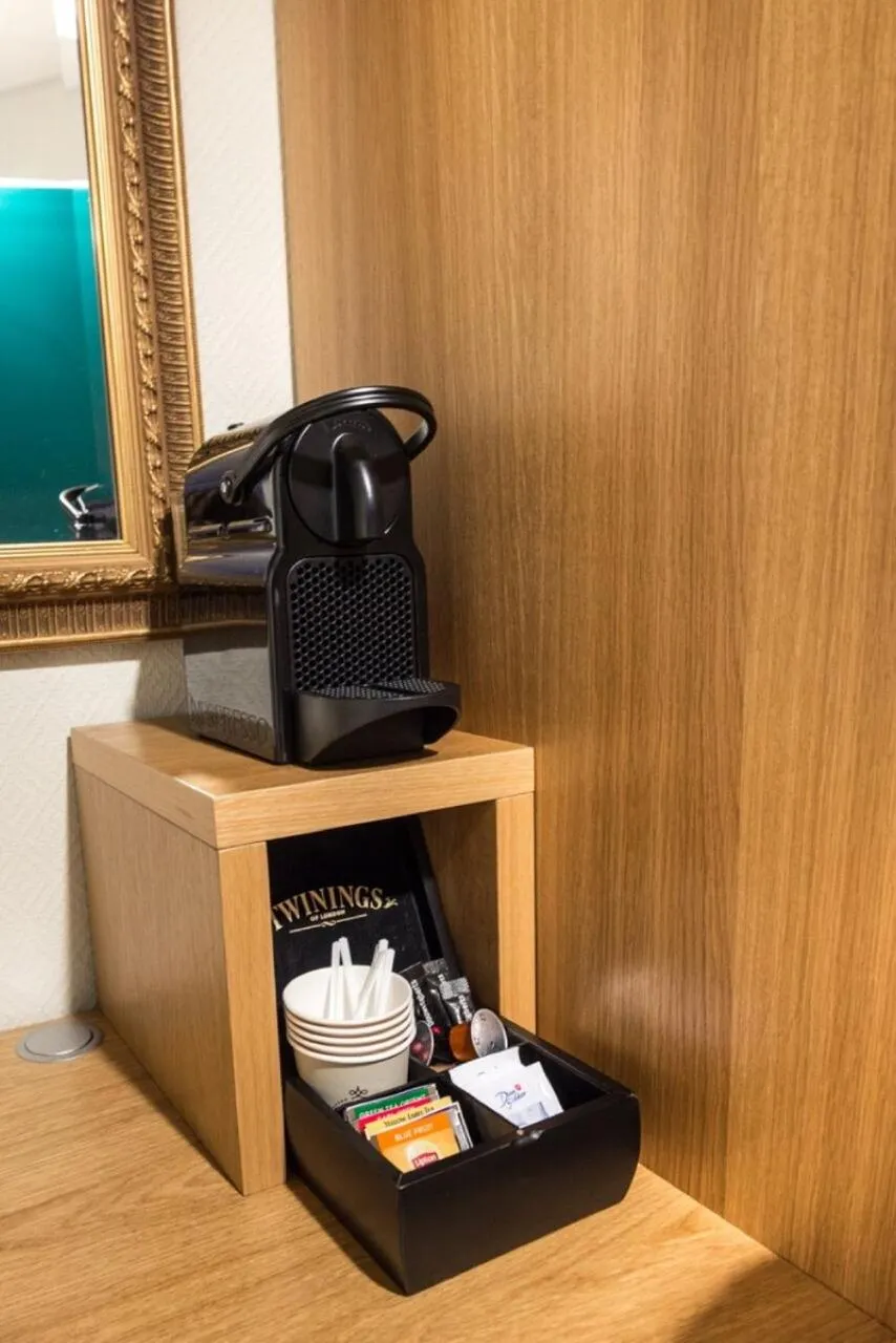 Coffee/tea facilities in Senja Hotell
