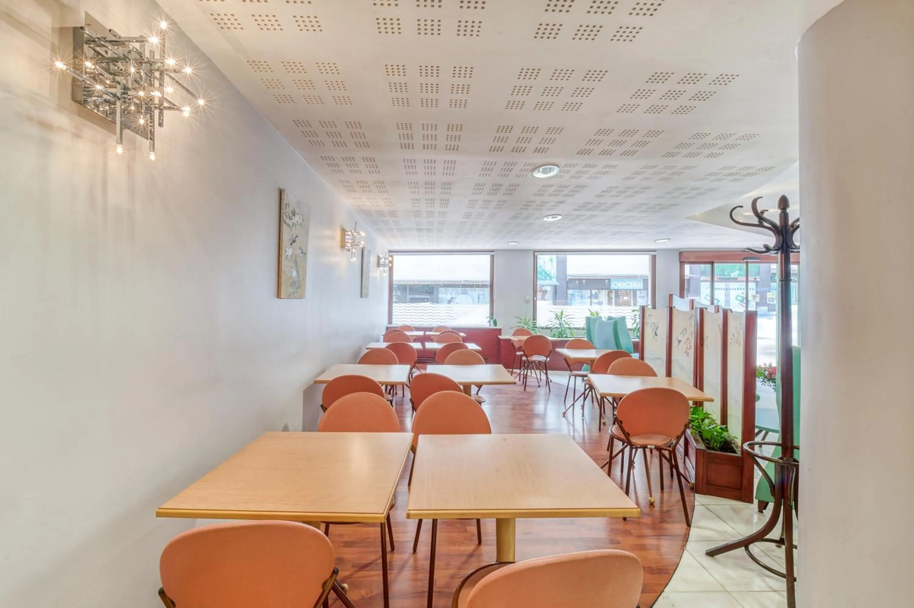 Breakfast in Contact Hôtel des Deux Moulins Limoges - Proche de la gare