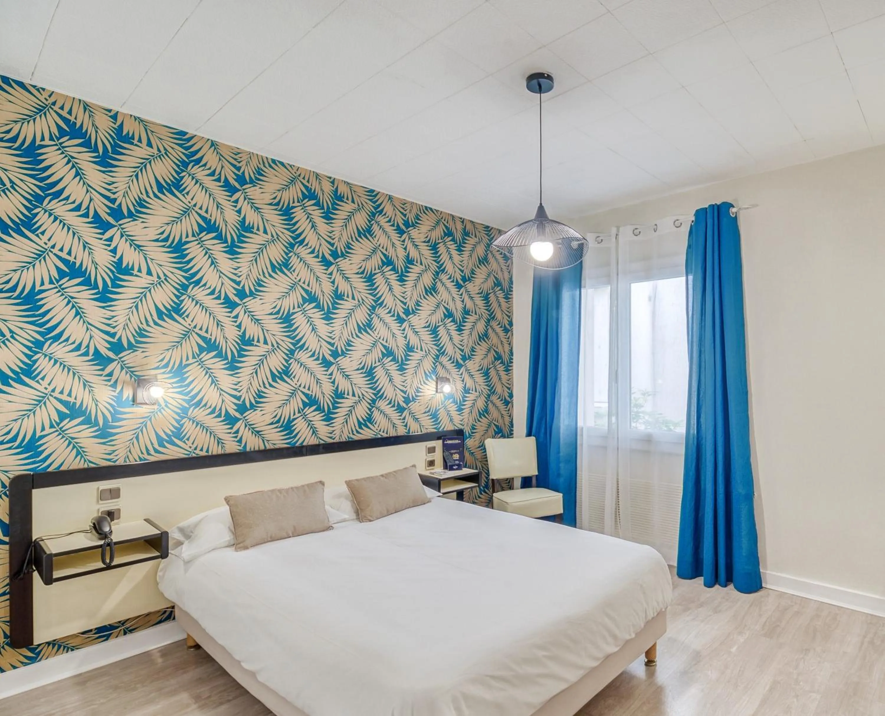 Bedroom, Bed in Contact Hôtel des Deux Moulins Limoges - Proche de la gare