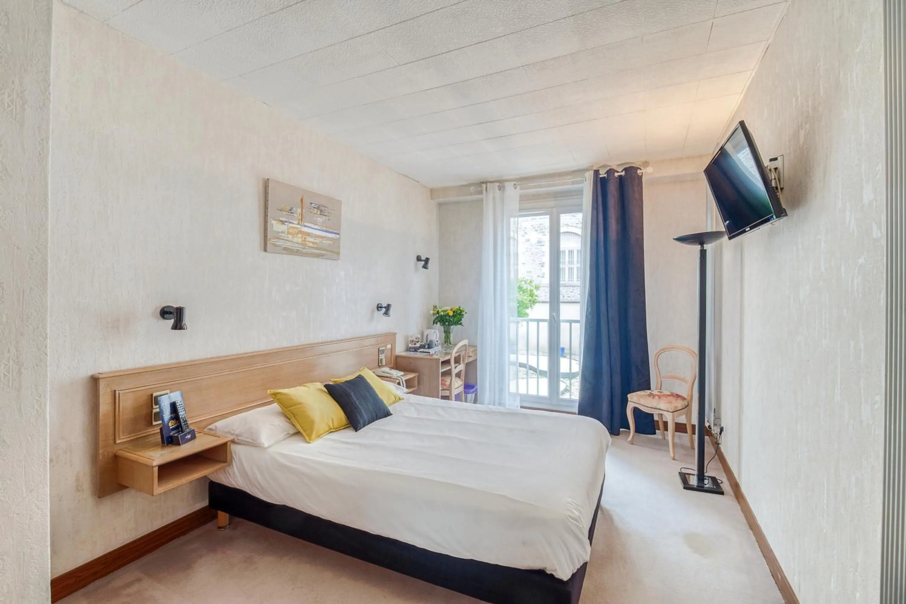 Bed in Contact Hôtel des Deux Moulins Limoges - Proche de la gare