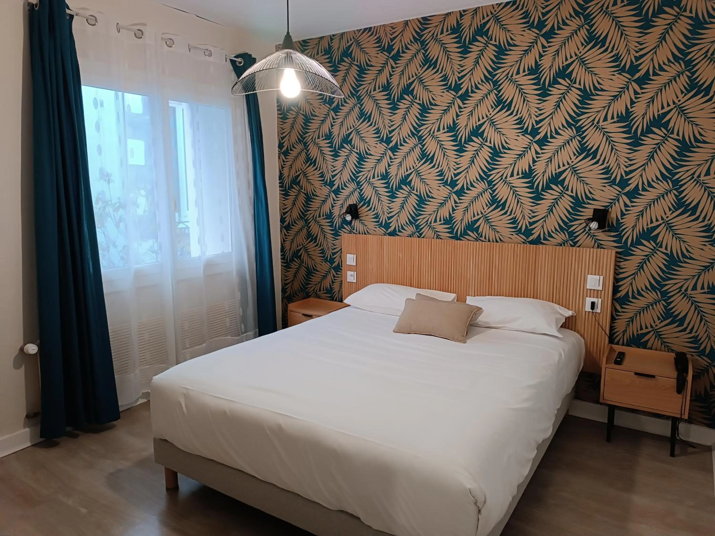 Bed in Contact Hôtel des Deux Moulins Limoges - Proche de la gare