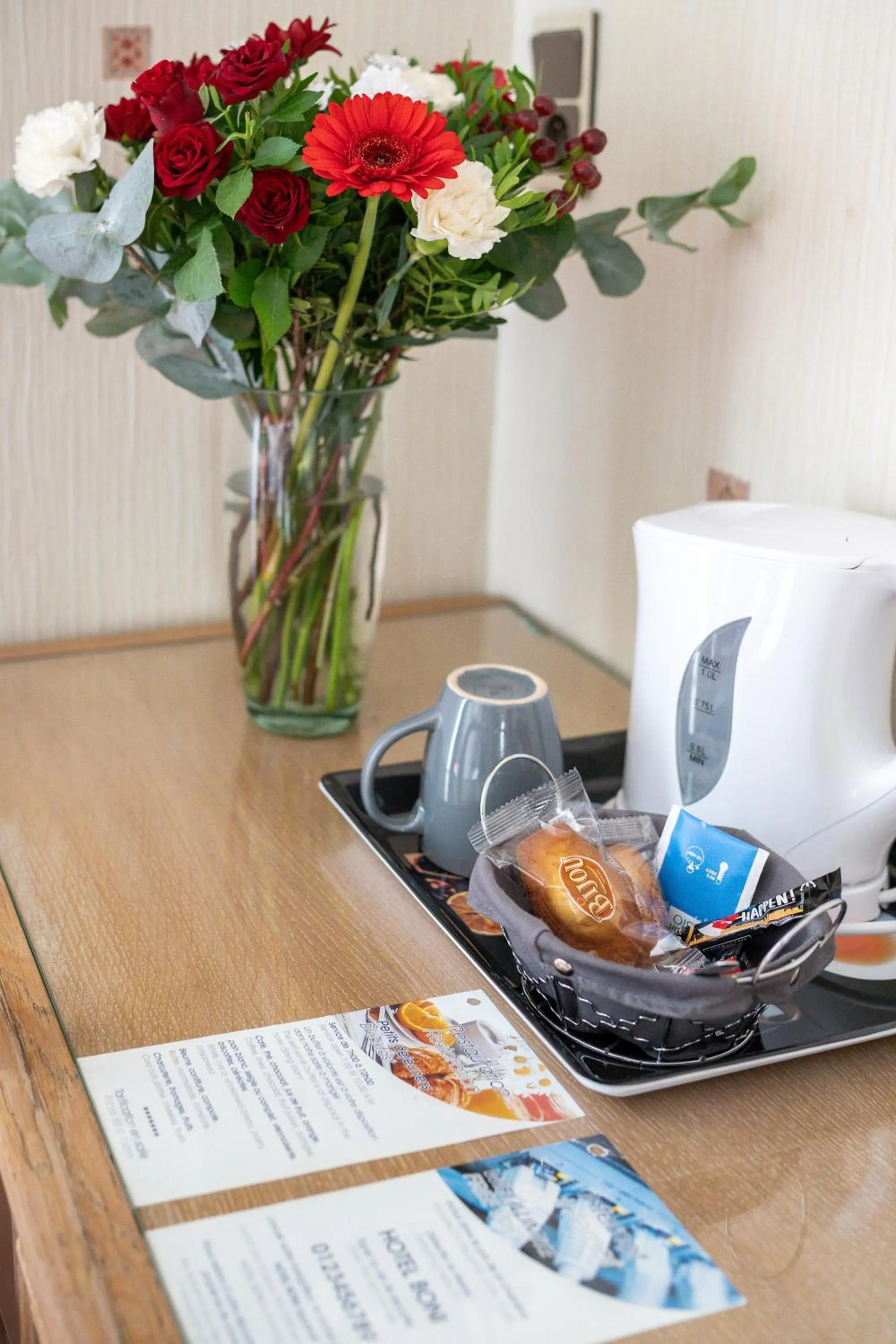 Coffee/tea facilities in Contact Hôtel des Deux Moulins Limoges - Proche de la gare