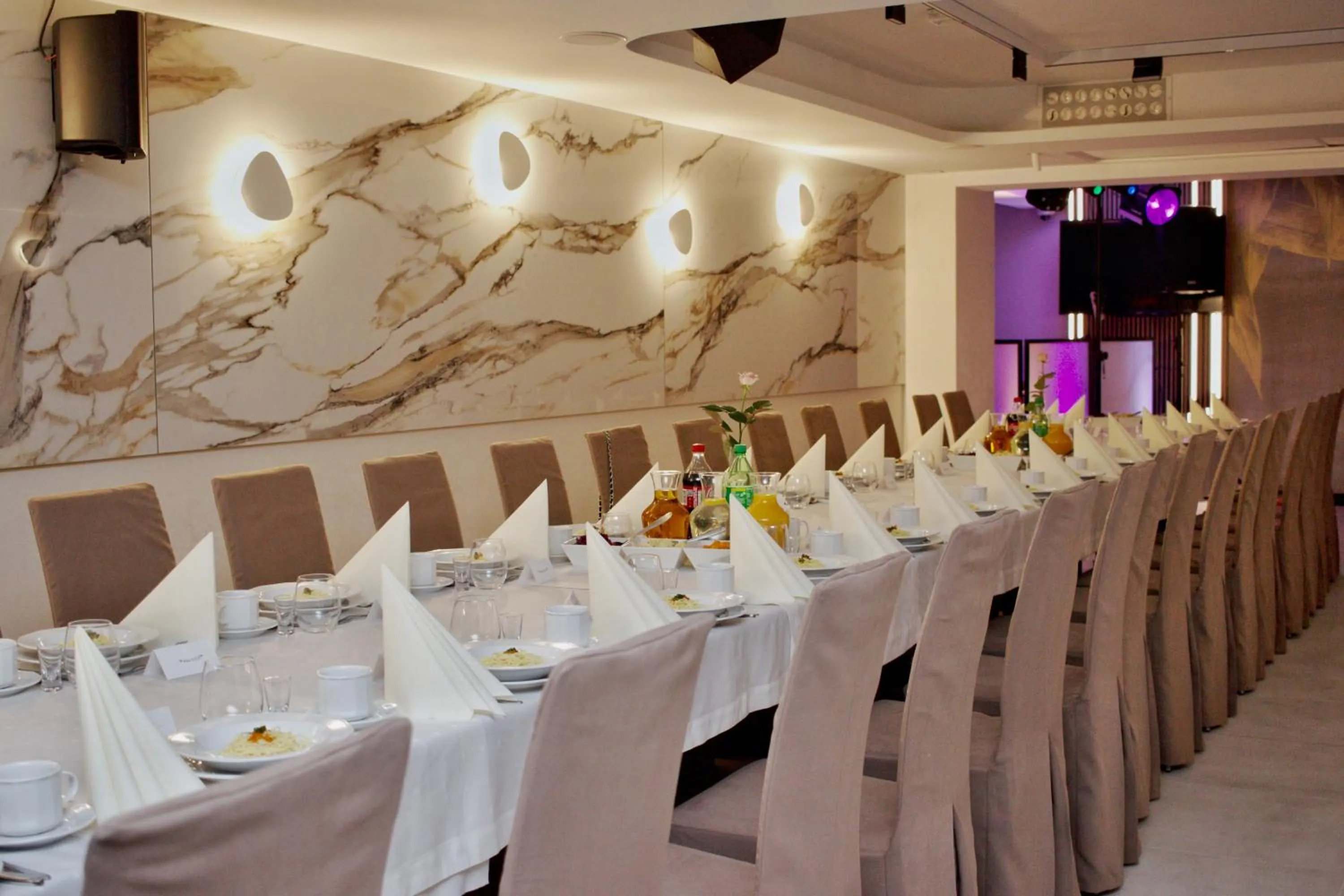 Restaurant/places to eat in Hotel Lazur SPA & Conference