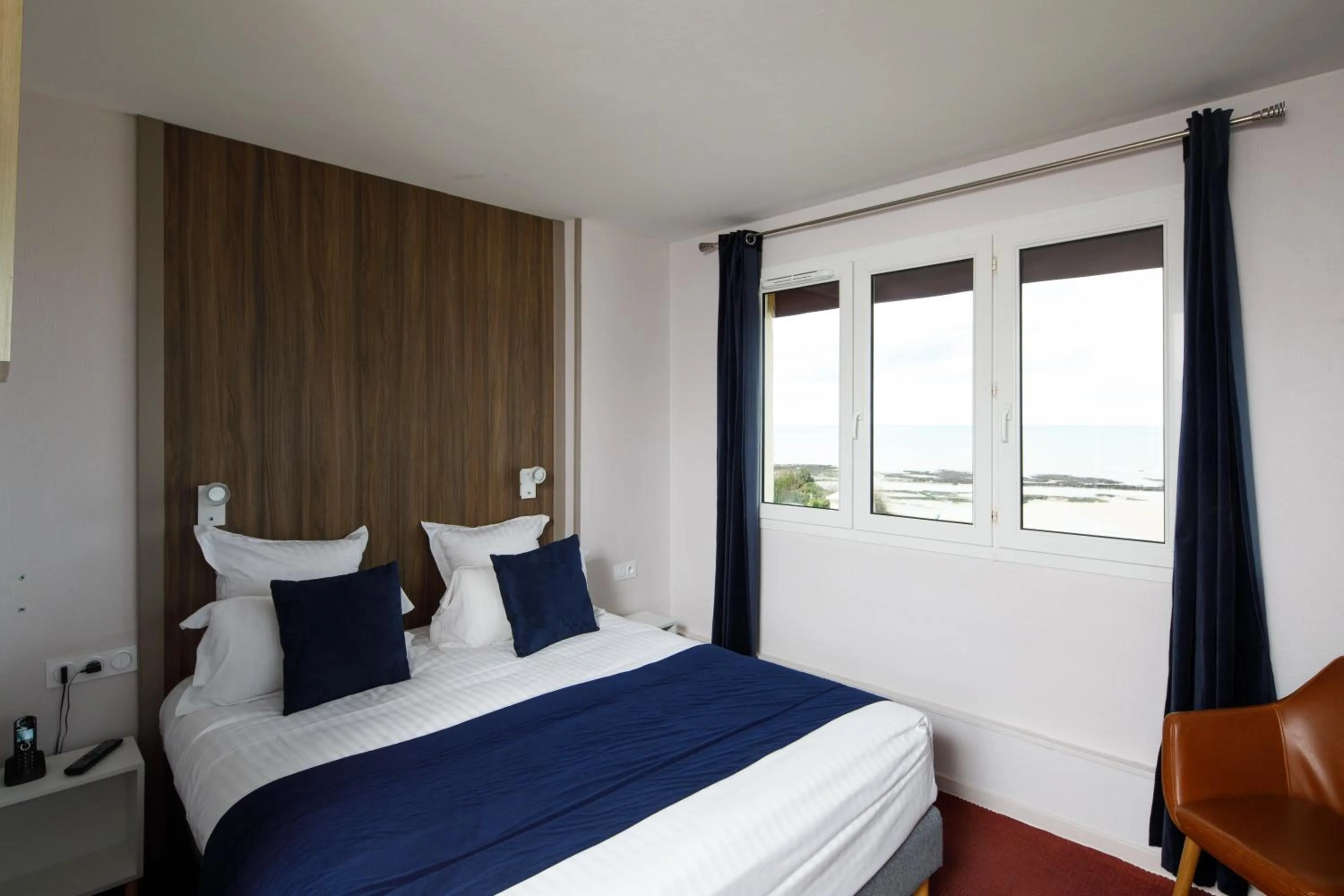 Bed in Saint Aubin Logis Hôtel & Restaurant