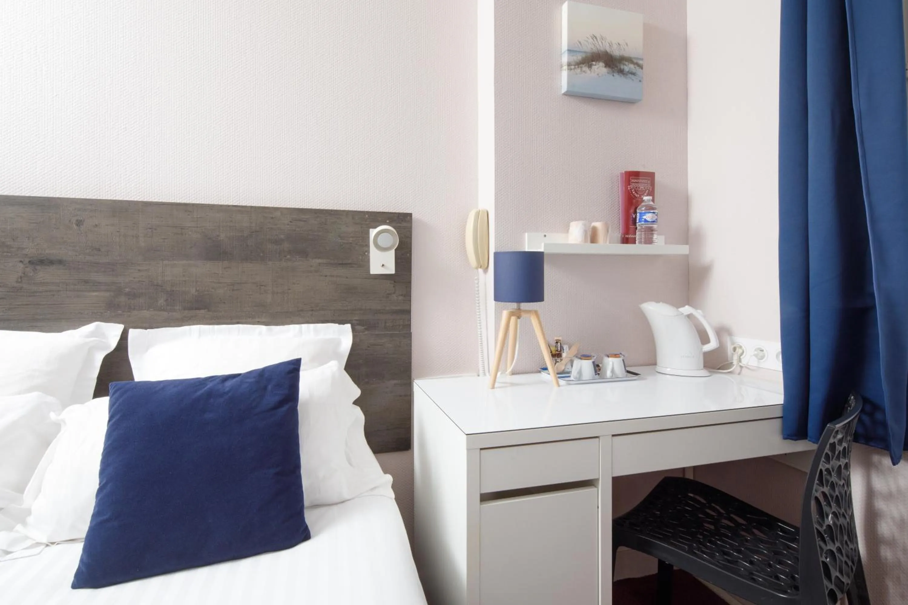 Bed in Saint Aubin Logis Hôtel & Restaurant