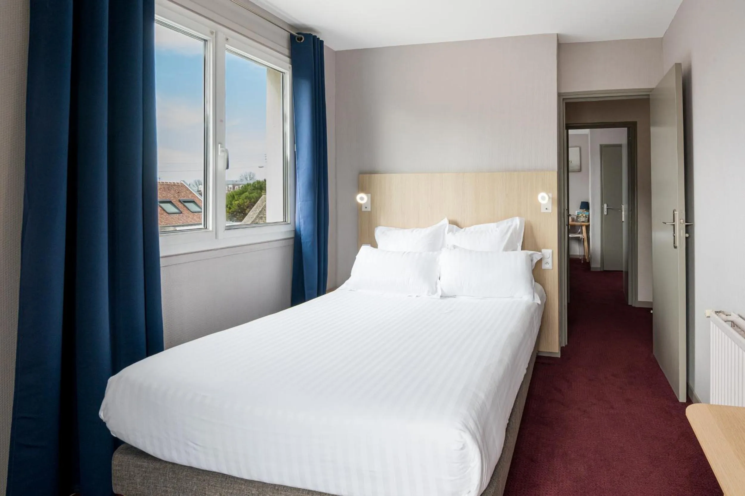 Bed in Saint Aubin Logis Hôtel & Restaurant