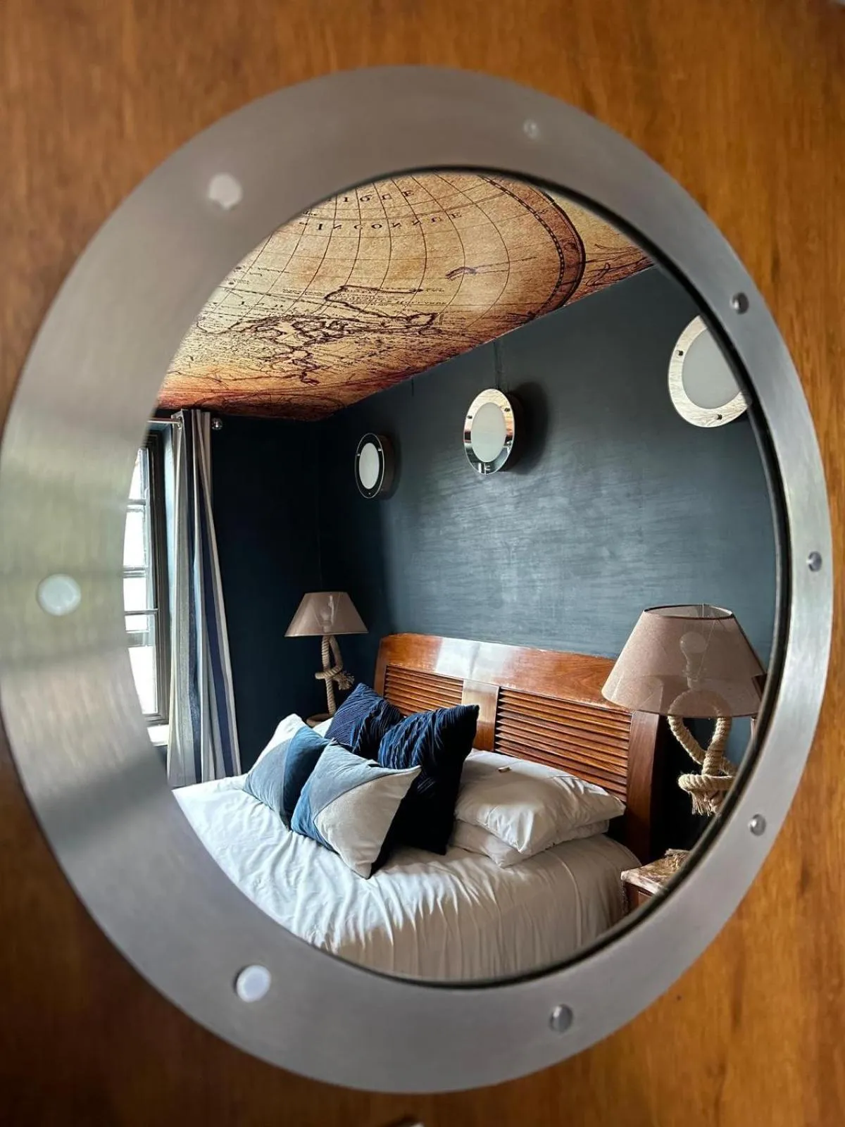 Bedroom in OYO The Townhouse