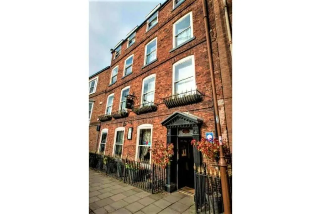Facade/entrance in OYO The Townhouse