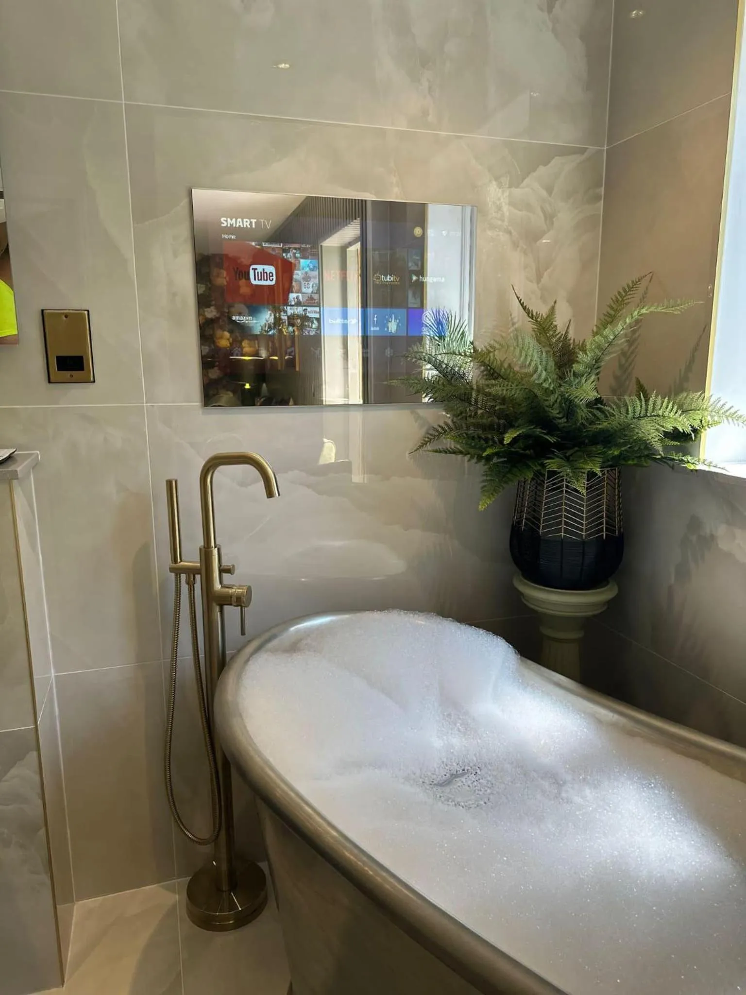 Bathroom in OYO The Townhouse