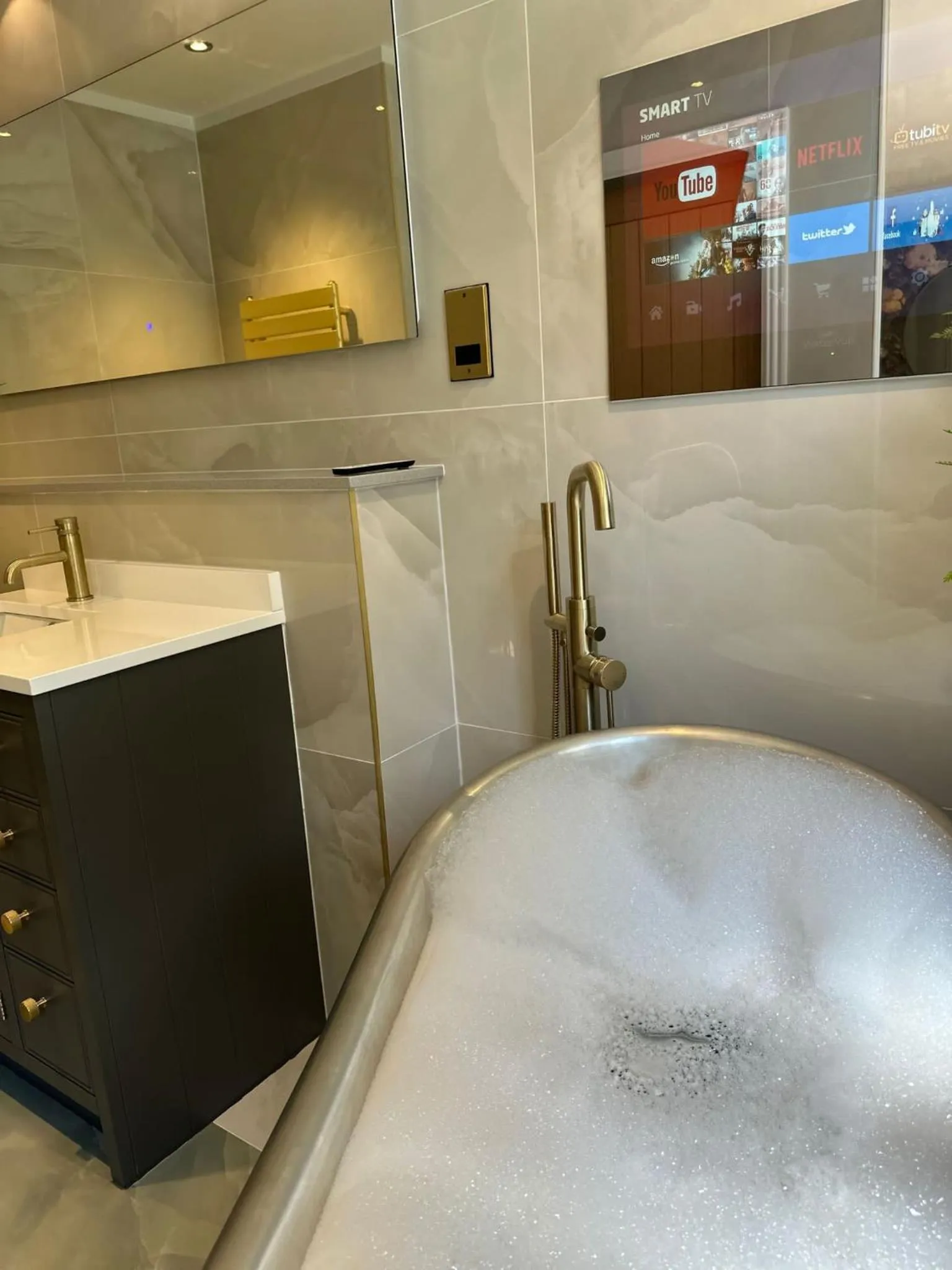 Bathroom in OYO The Townhouse