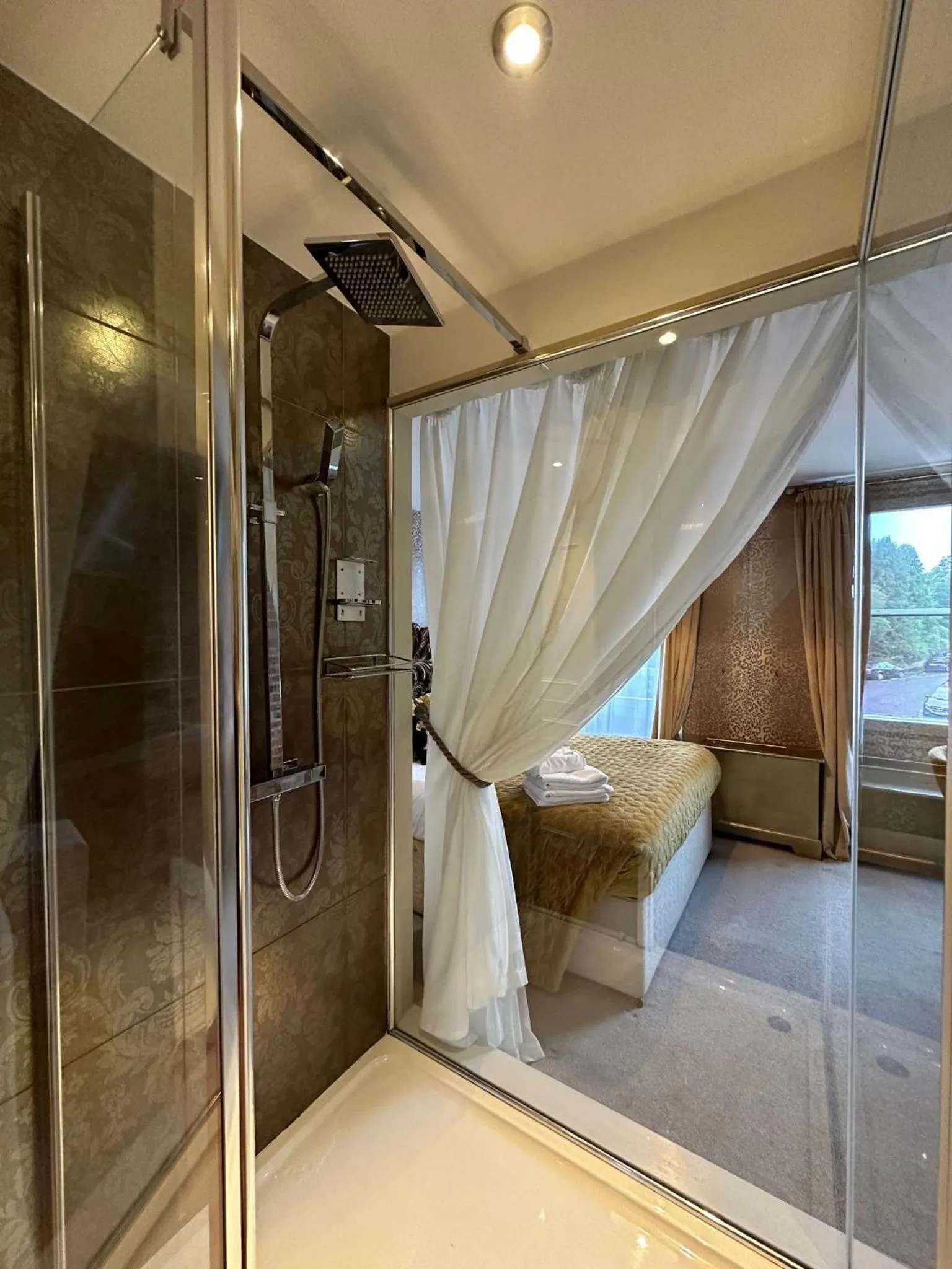 Bathroom in OYO The Townhouse