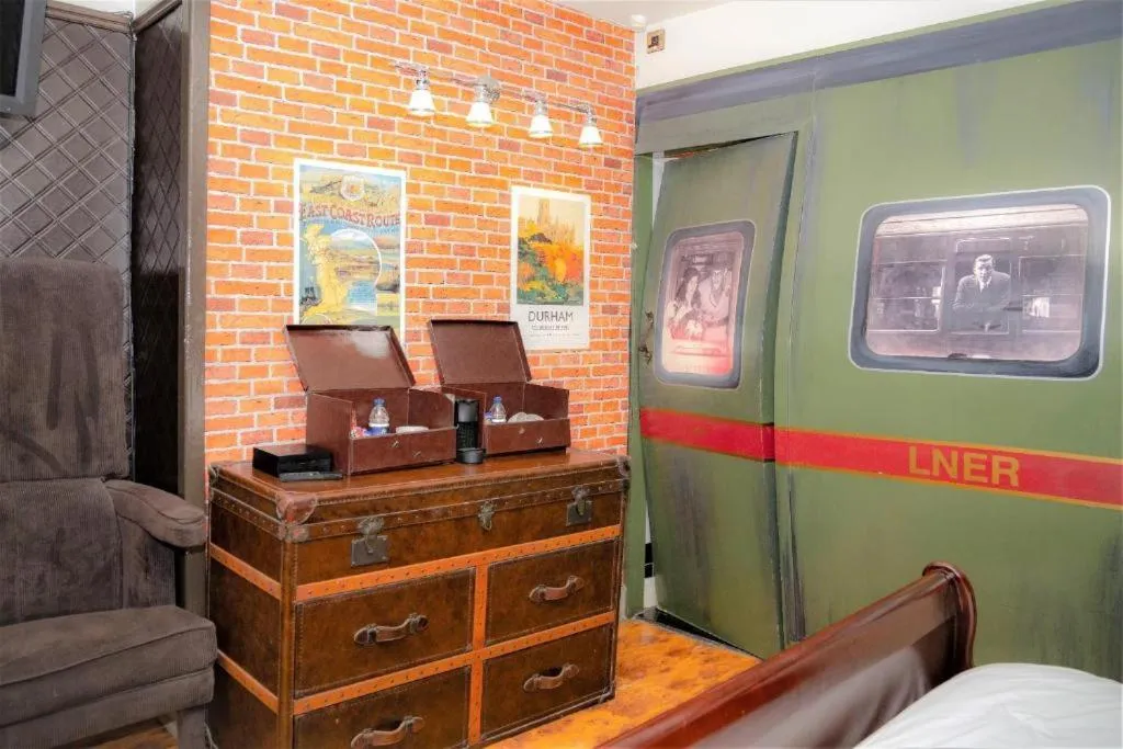 Bedroom in OYO The Townhouse