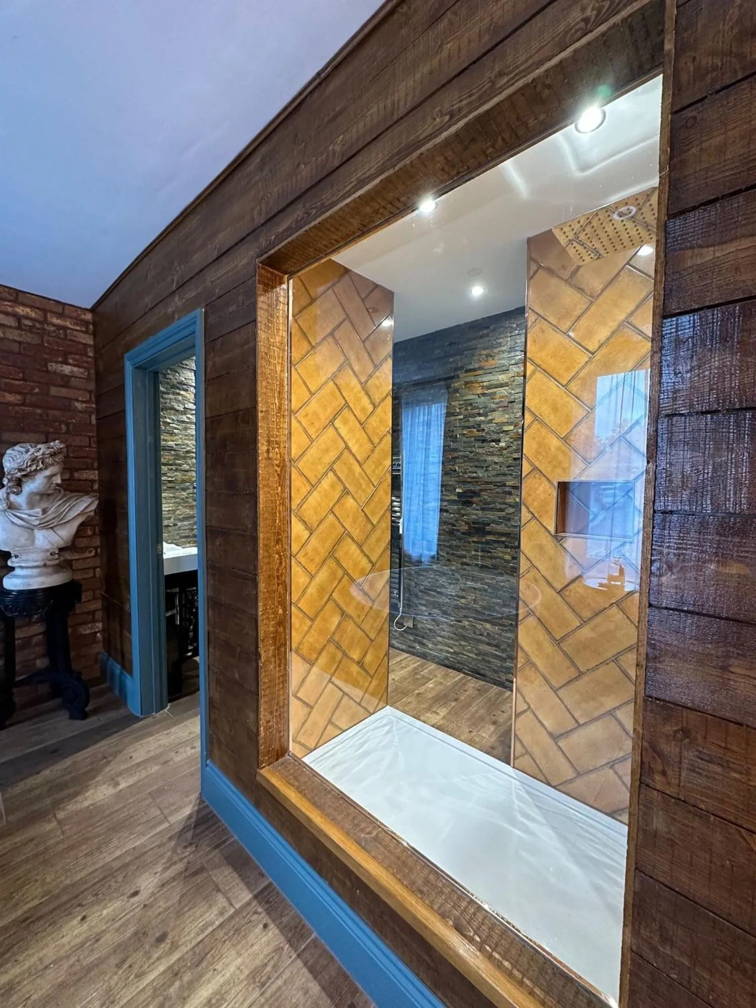 Bedroom in OYO The Townhouse