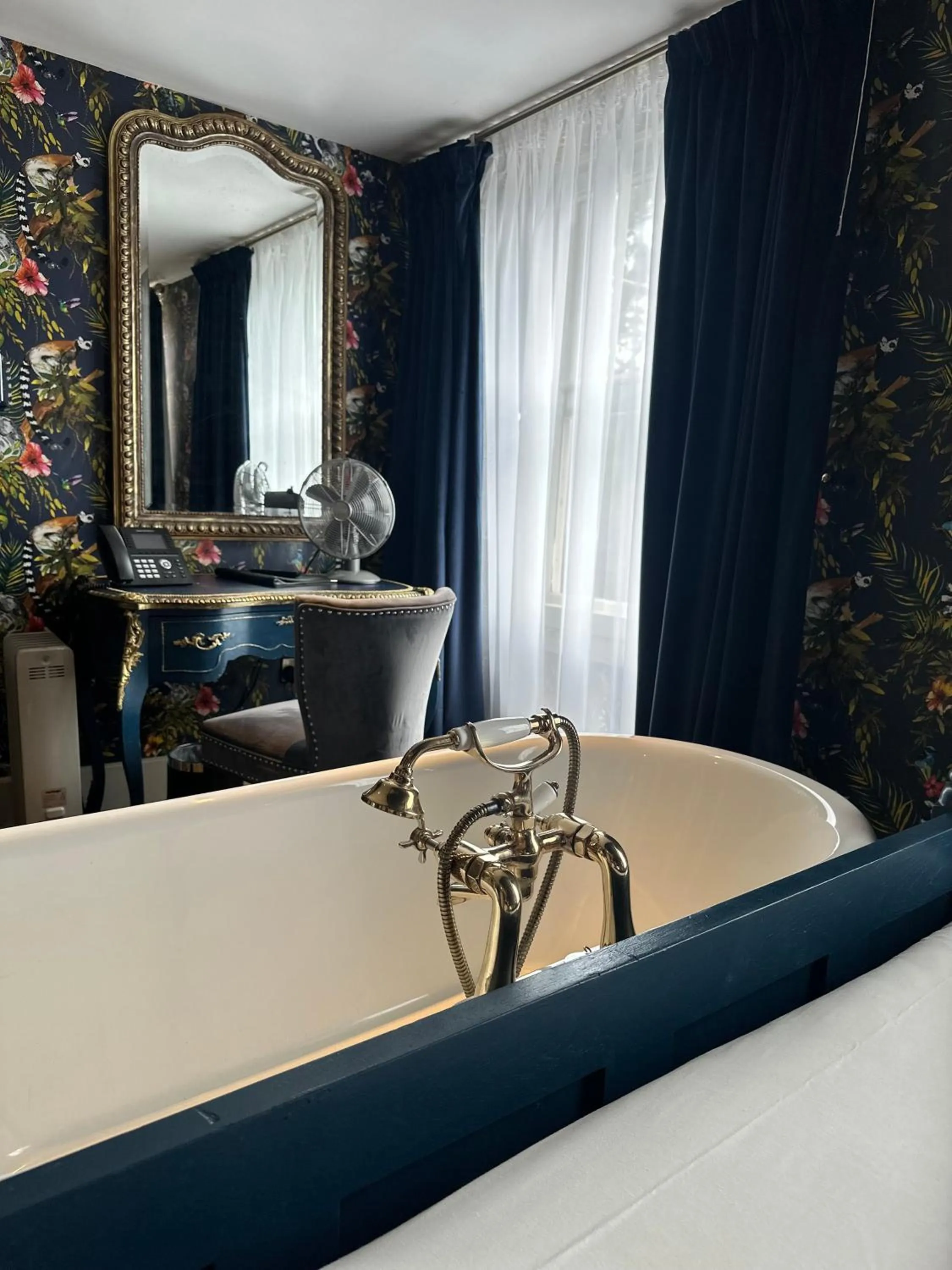 Bedroom in OYO The Townhouse