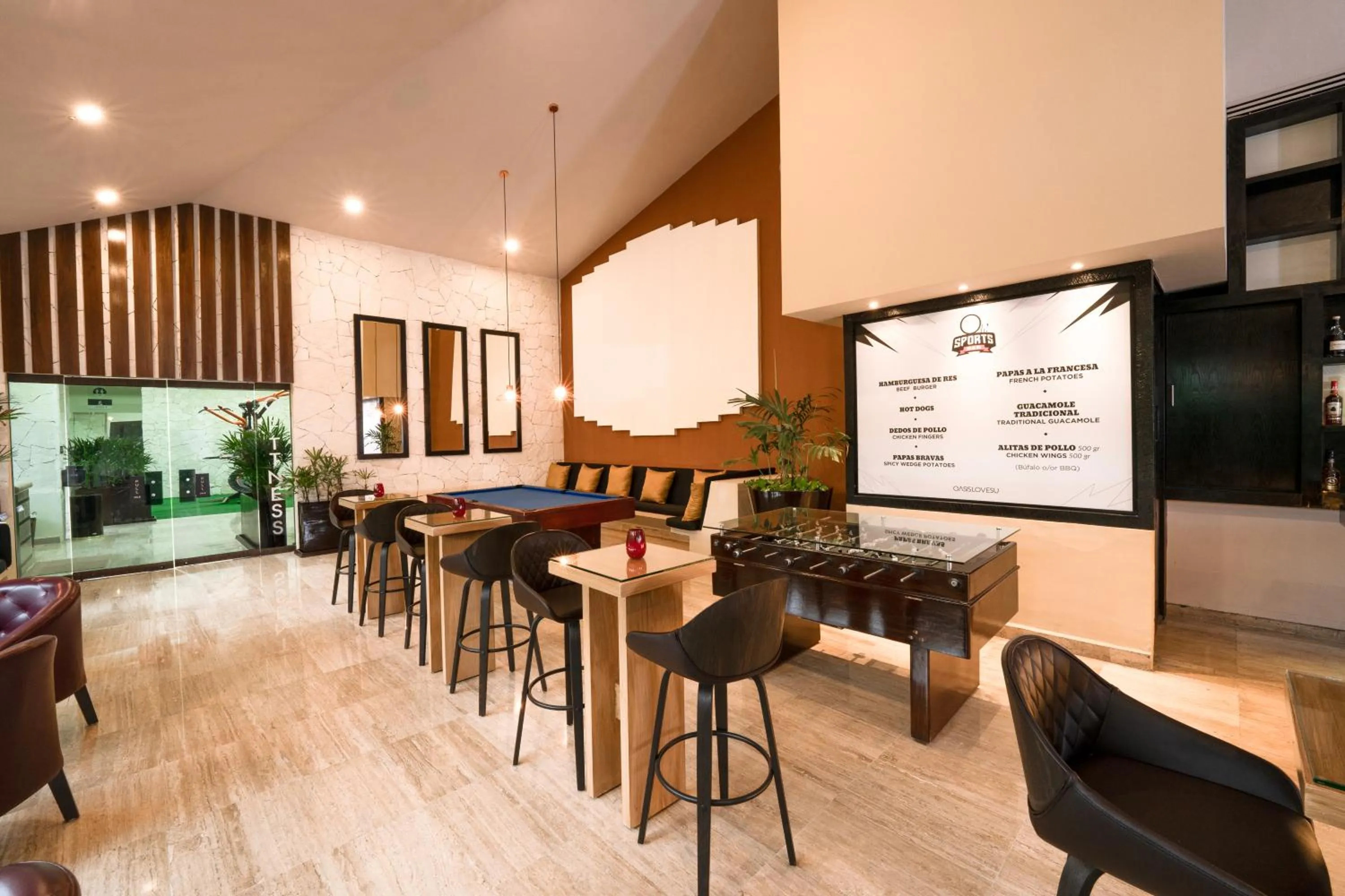 Lounge or bar in Smart Cancun by Oasis