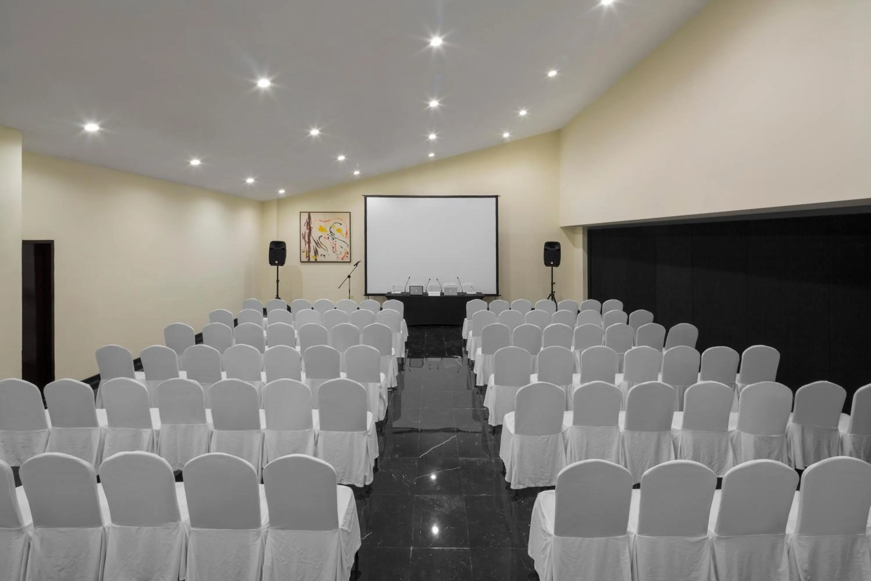 Business facilities in Smart Cancun by Oasis