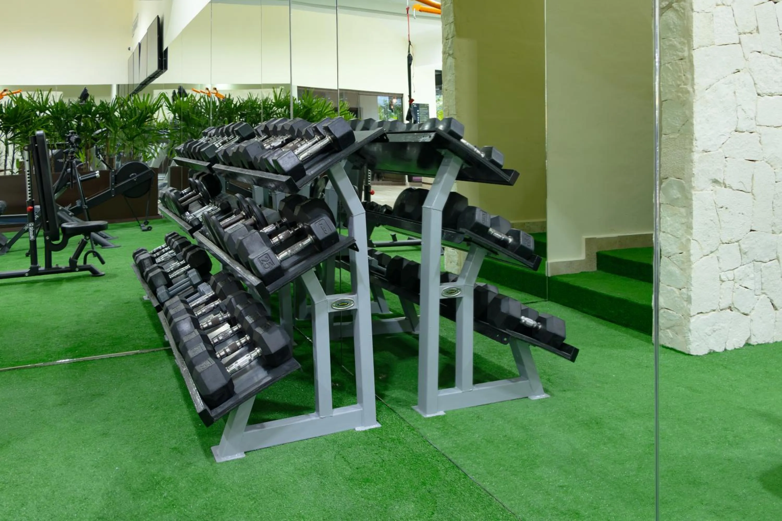 Fitness centre/facilities in Smart Cancun by Oasis