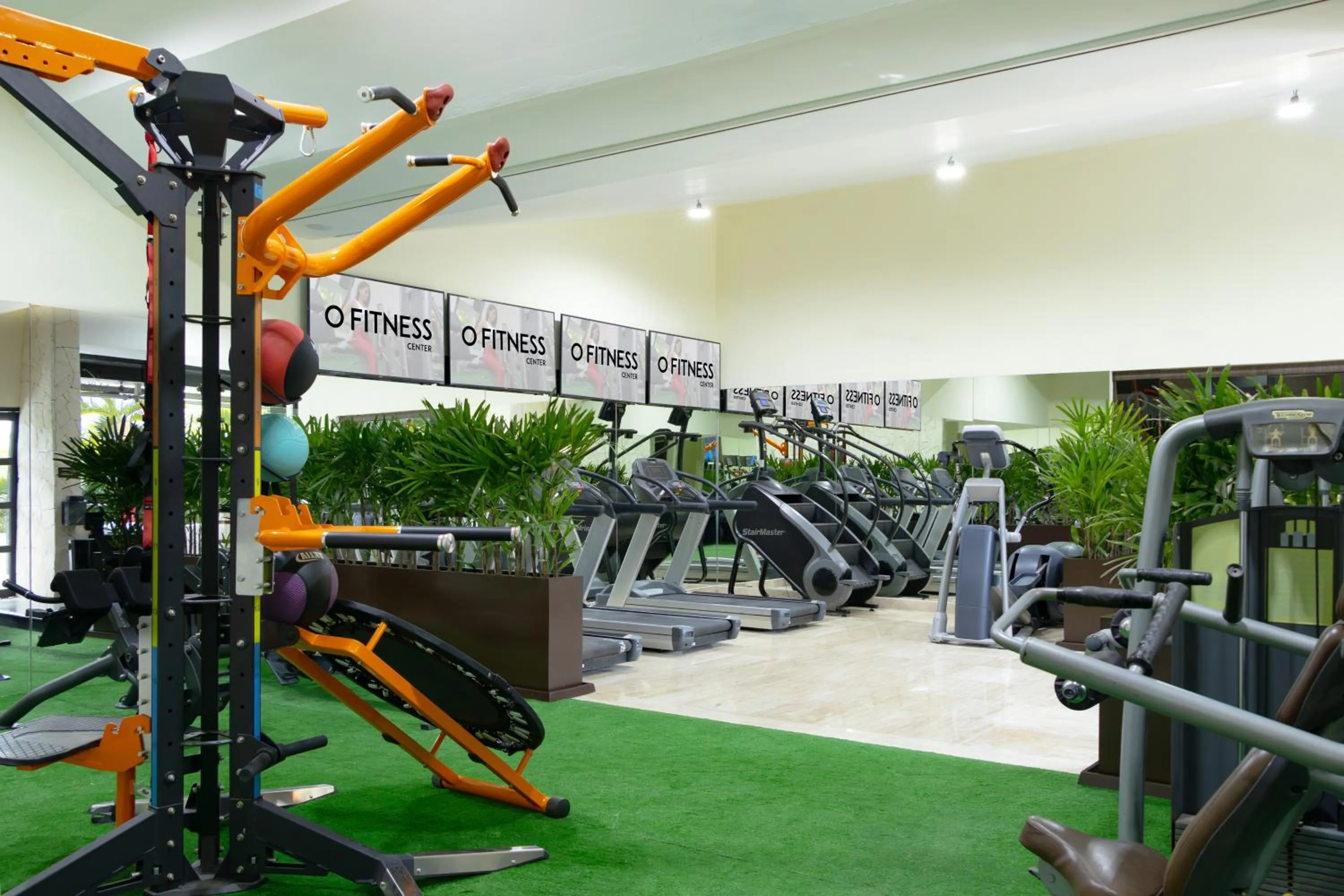 Fitness centre/facilities in Smart Cancun by Oasis