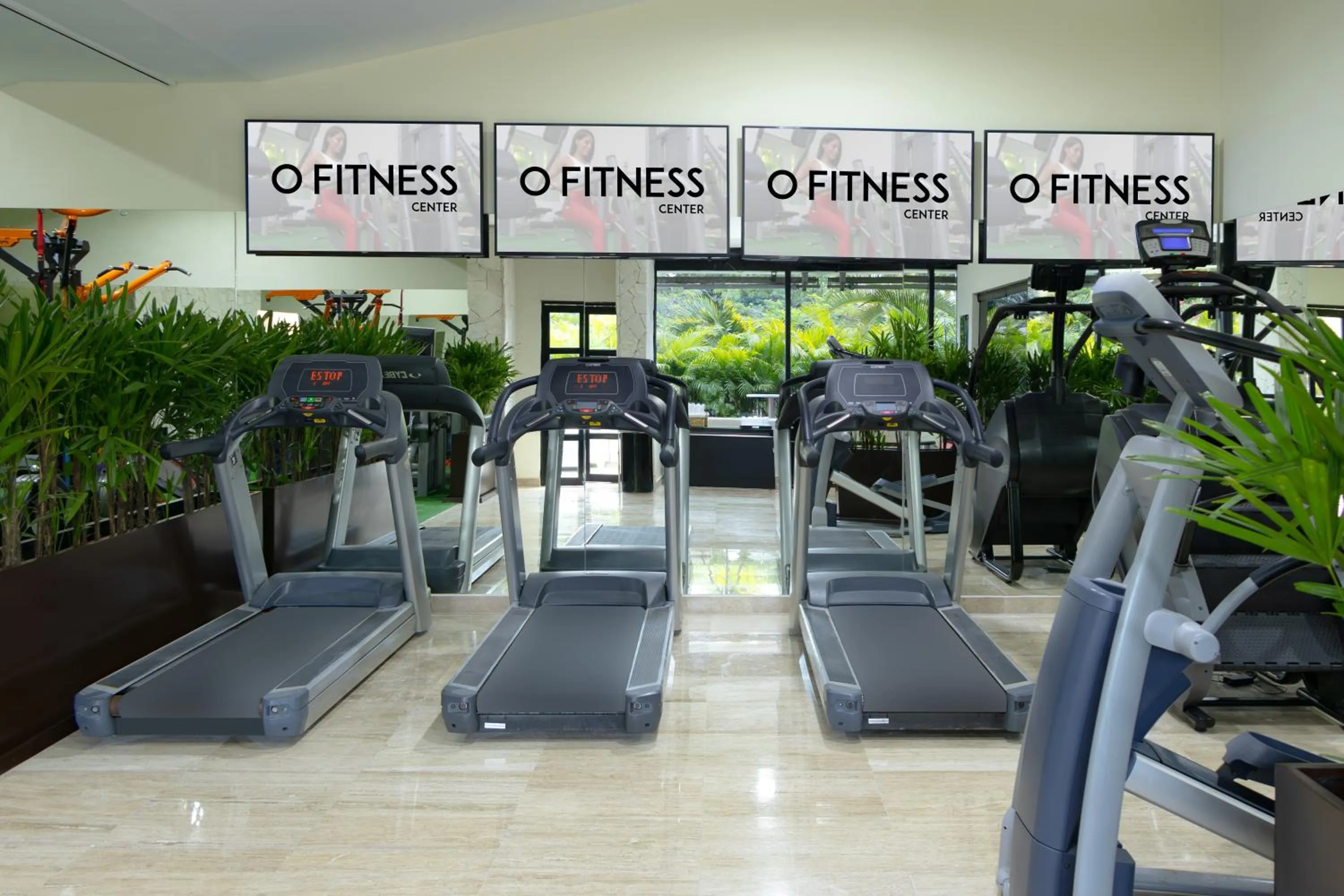 Fitness centre/facilities in Smart Cancun by Oasis