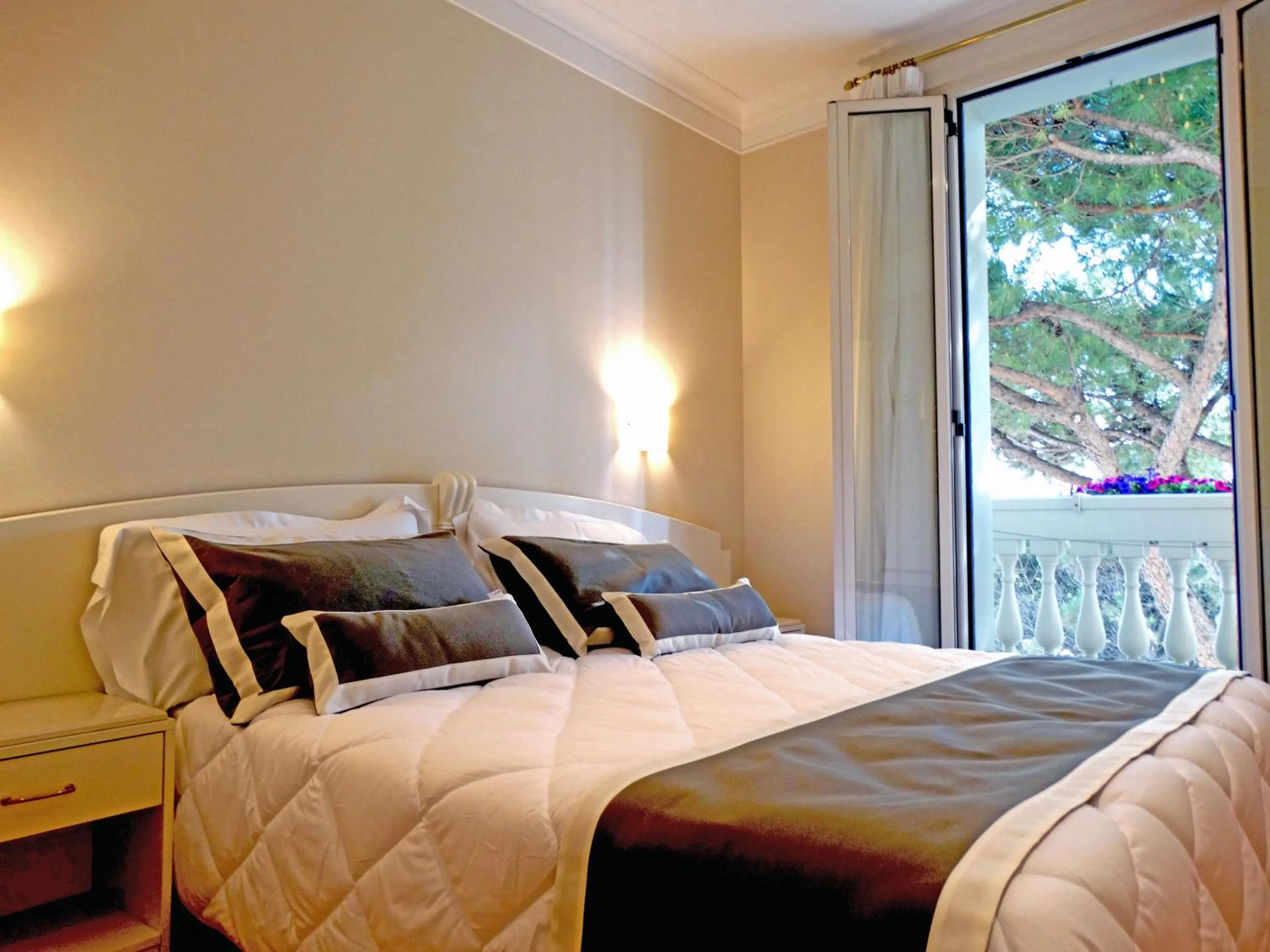 Bedroom in Novecento Suite Hotel