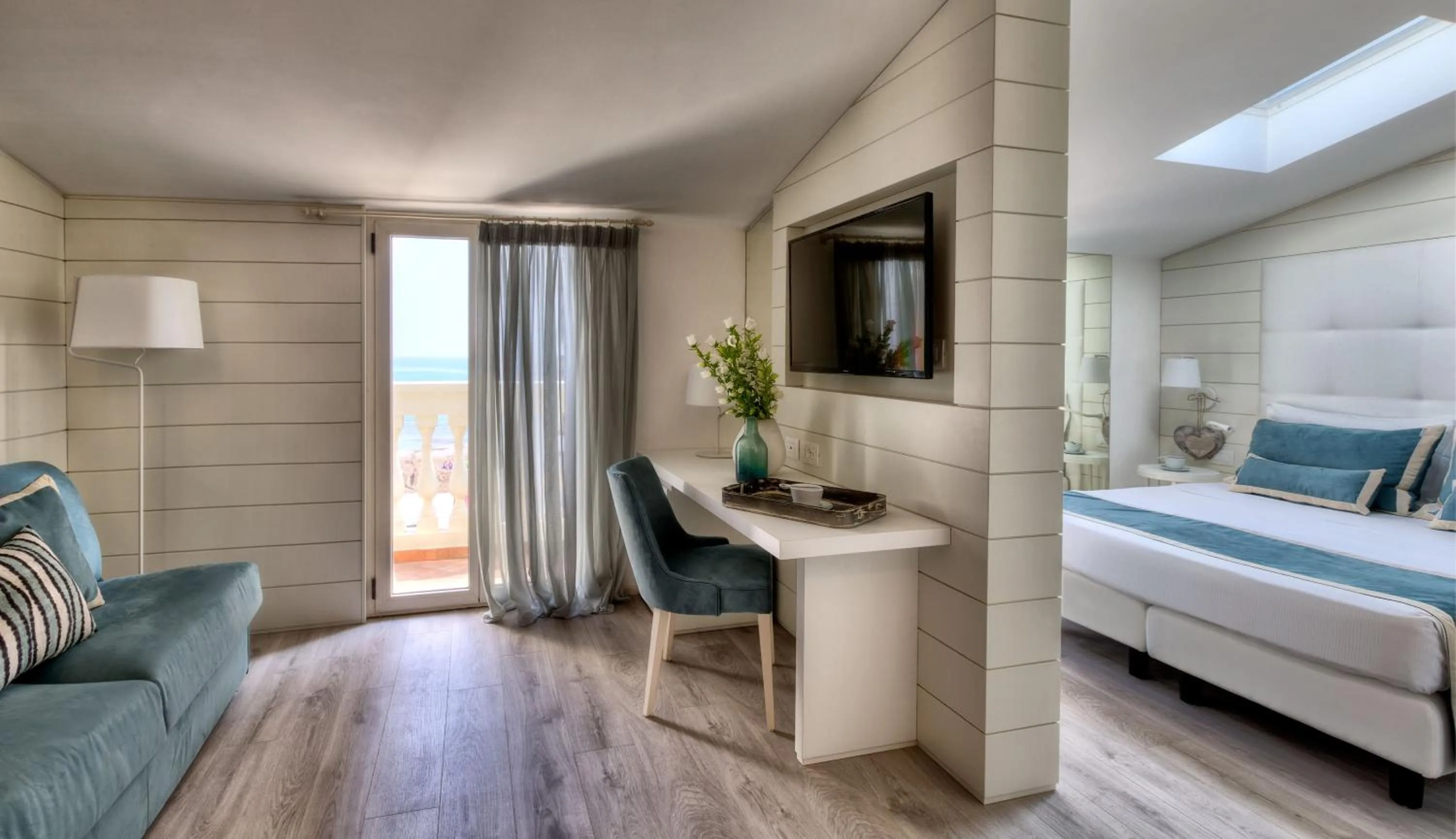 TV and multimedia in Novecento Suite Hotel