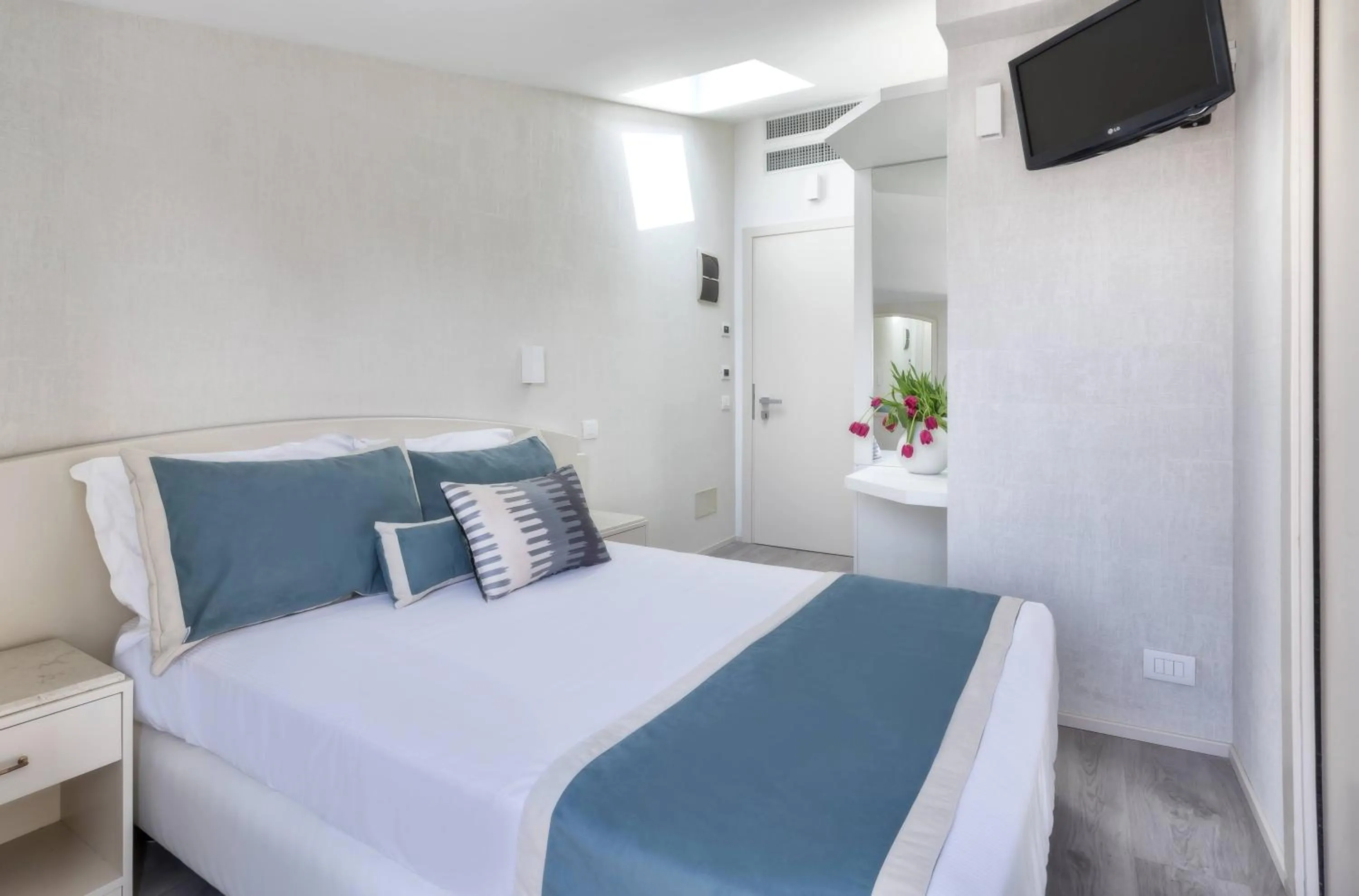 Photo of the whole room in Novecento Suite Hotel