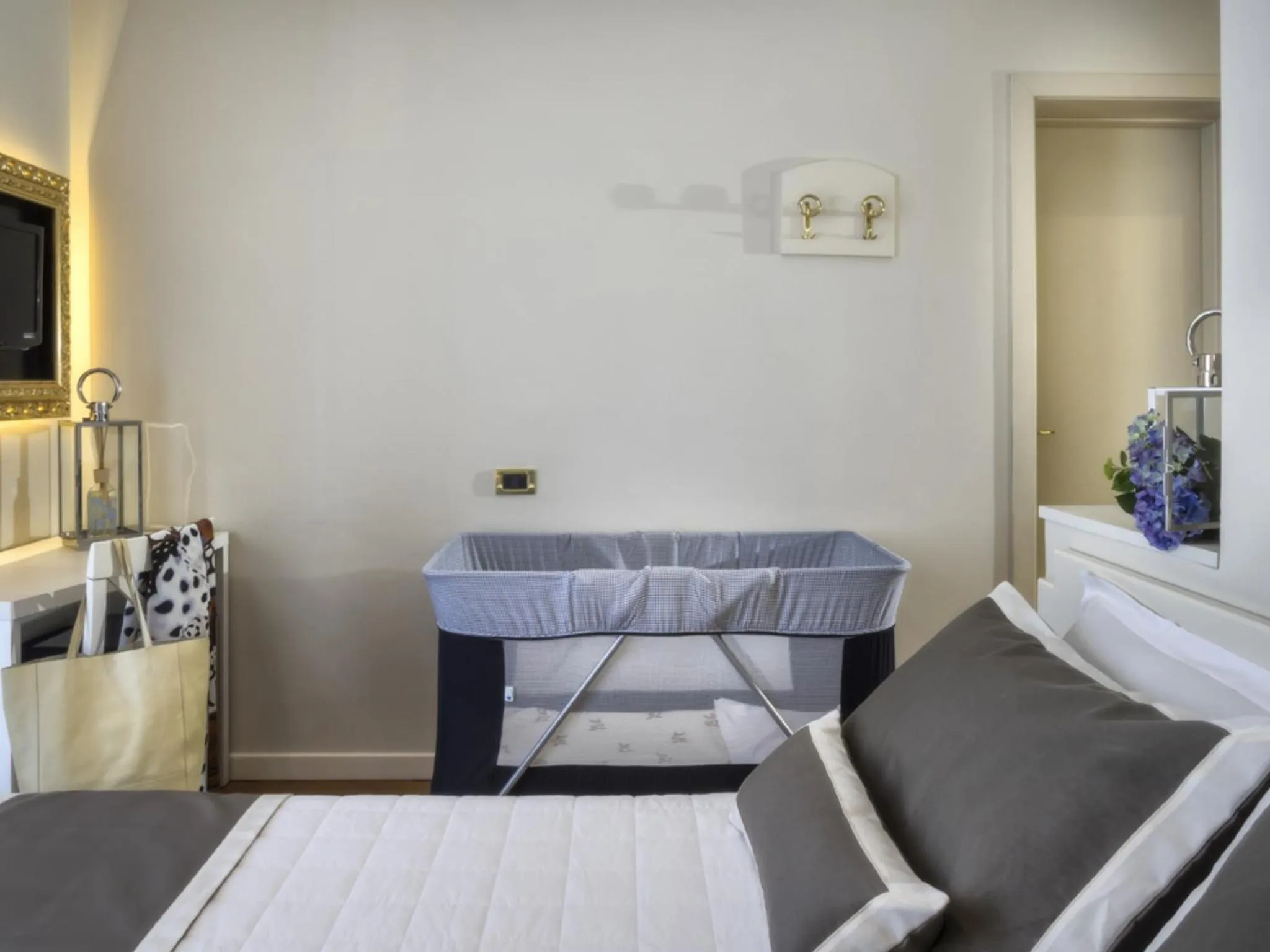 Decorative detail in Novecento Suite Hotel