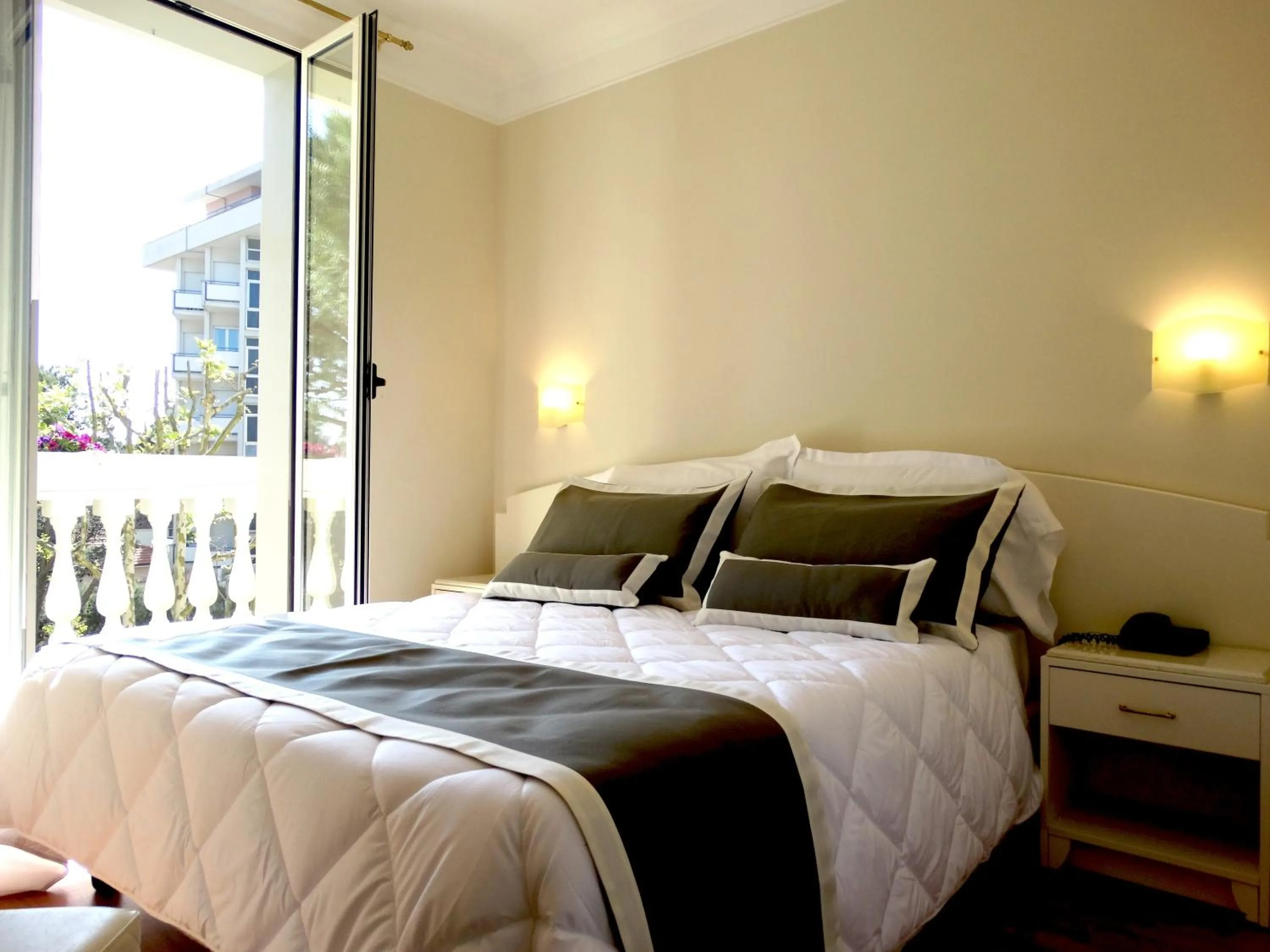 Photo of the whole room in Novecento Suite Hotel