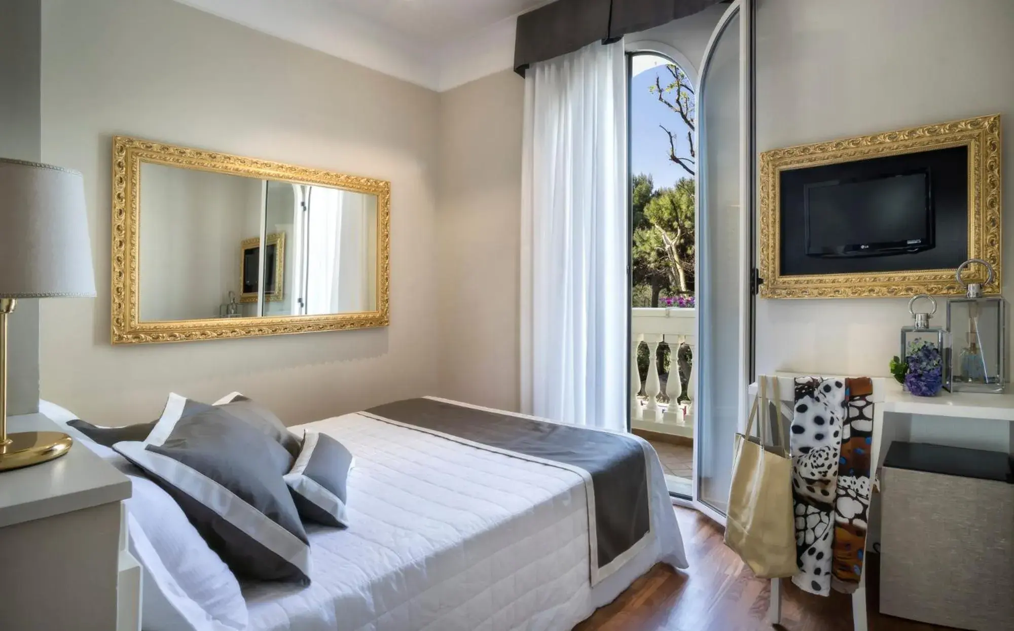 Budget Double or Twin Room - single occupancy in Novecento Suite Hotel Budget Double or Twin Room - single occupancy in Novecento Suite Hotel