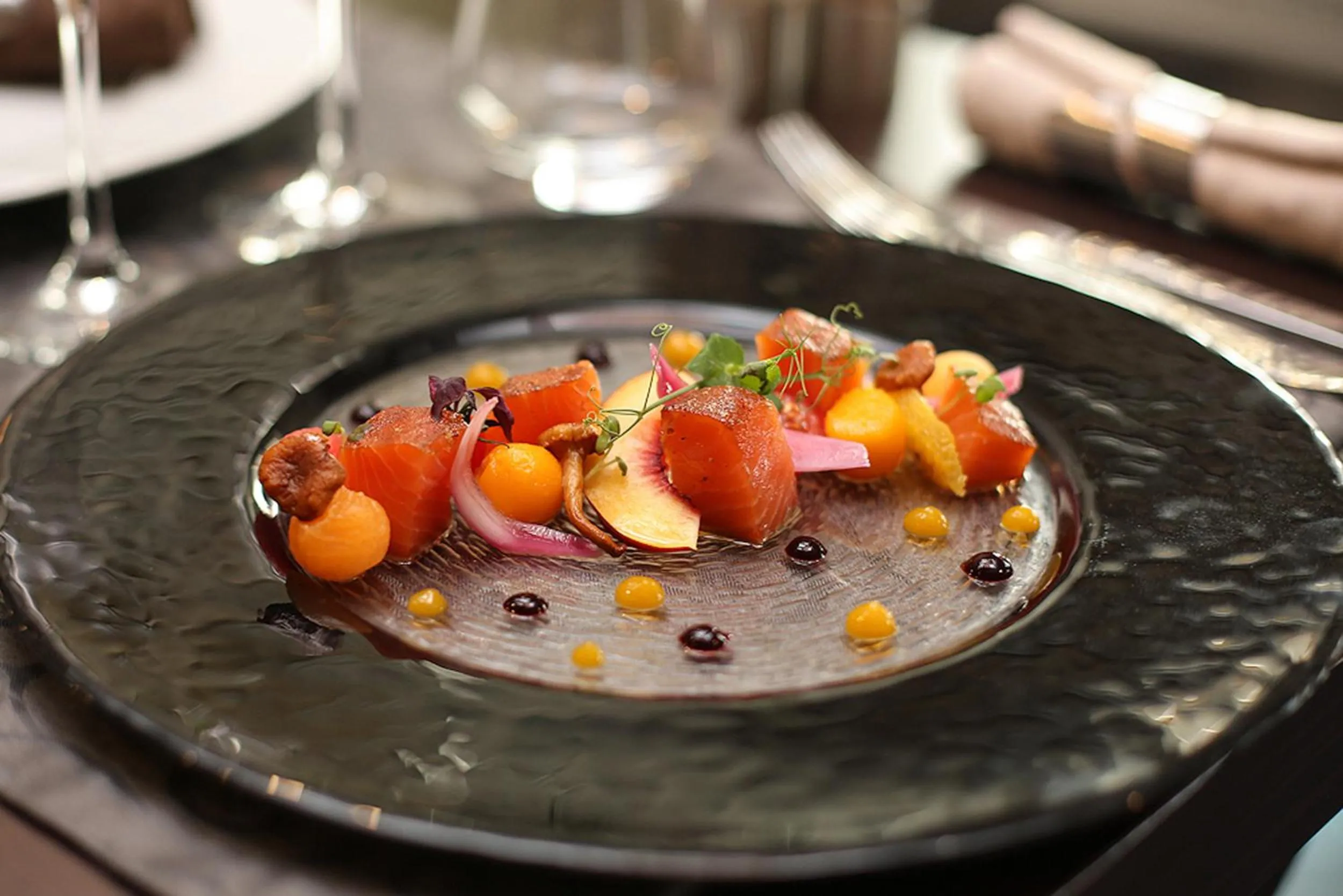 Food and drinks in Hôtel-Restaurant-Chambre Insolite Spa - Le XII de Luynes